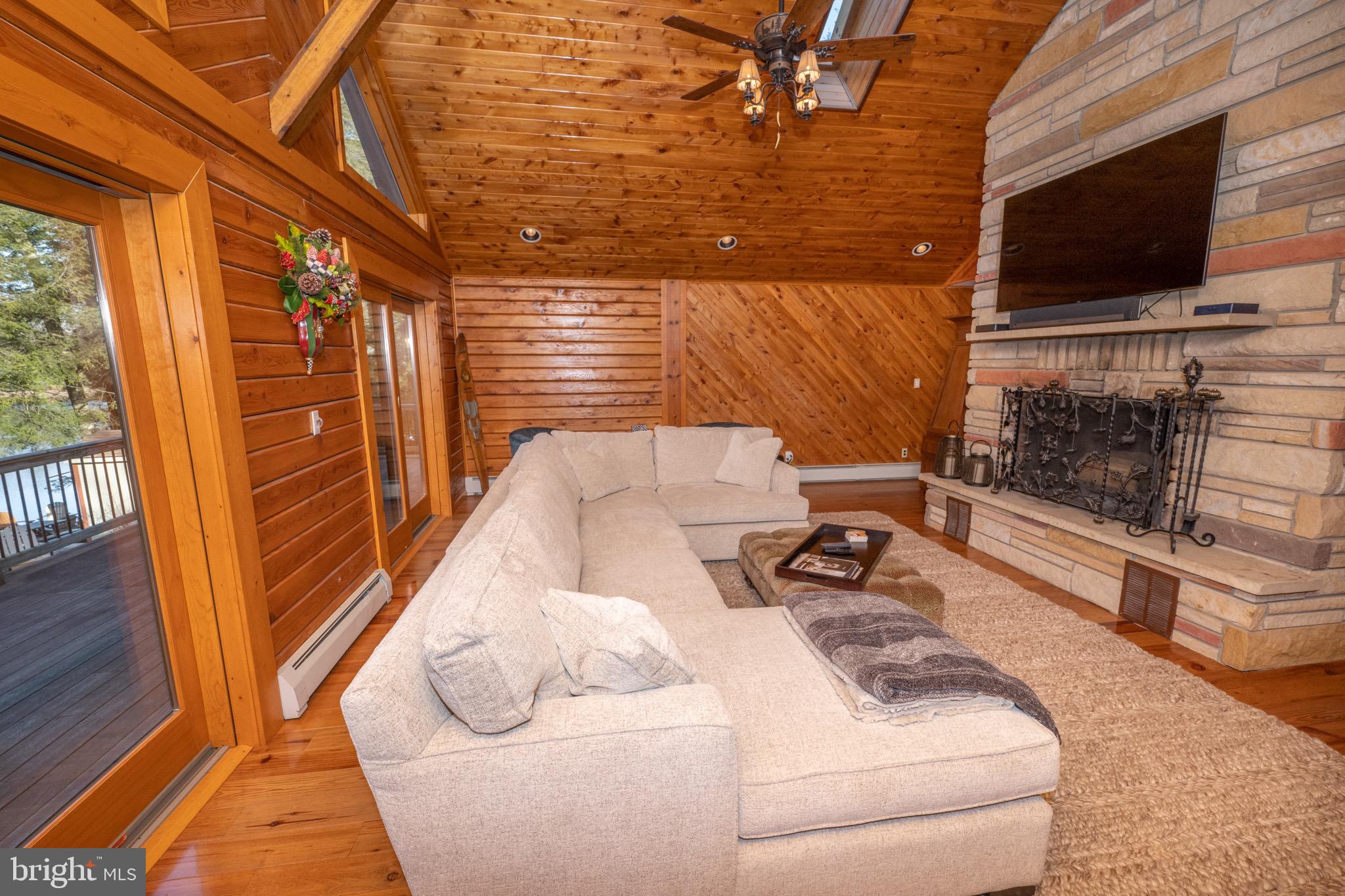 LAKE SHORE DRIVE - Residential