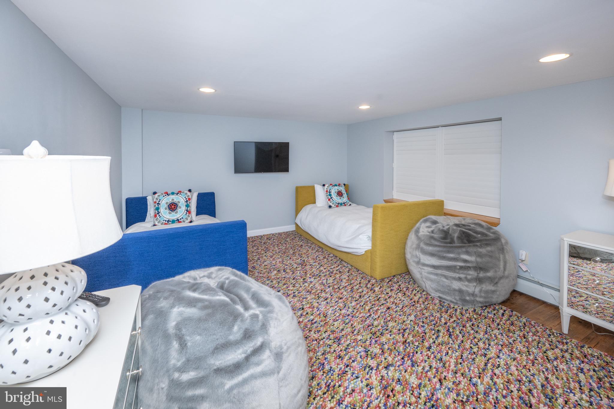 LAKE SHORE DRIVE - Residential