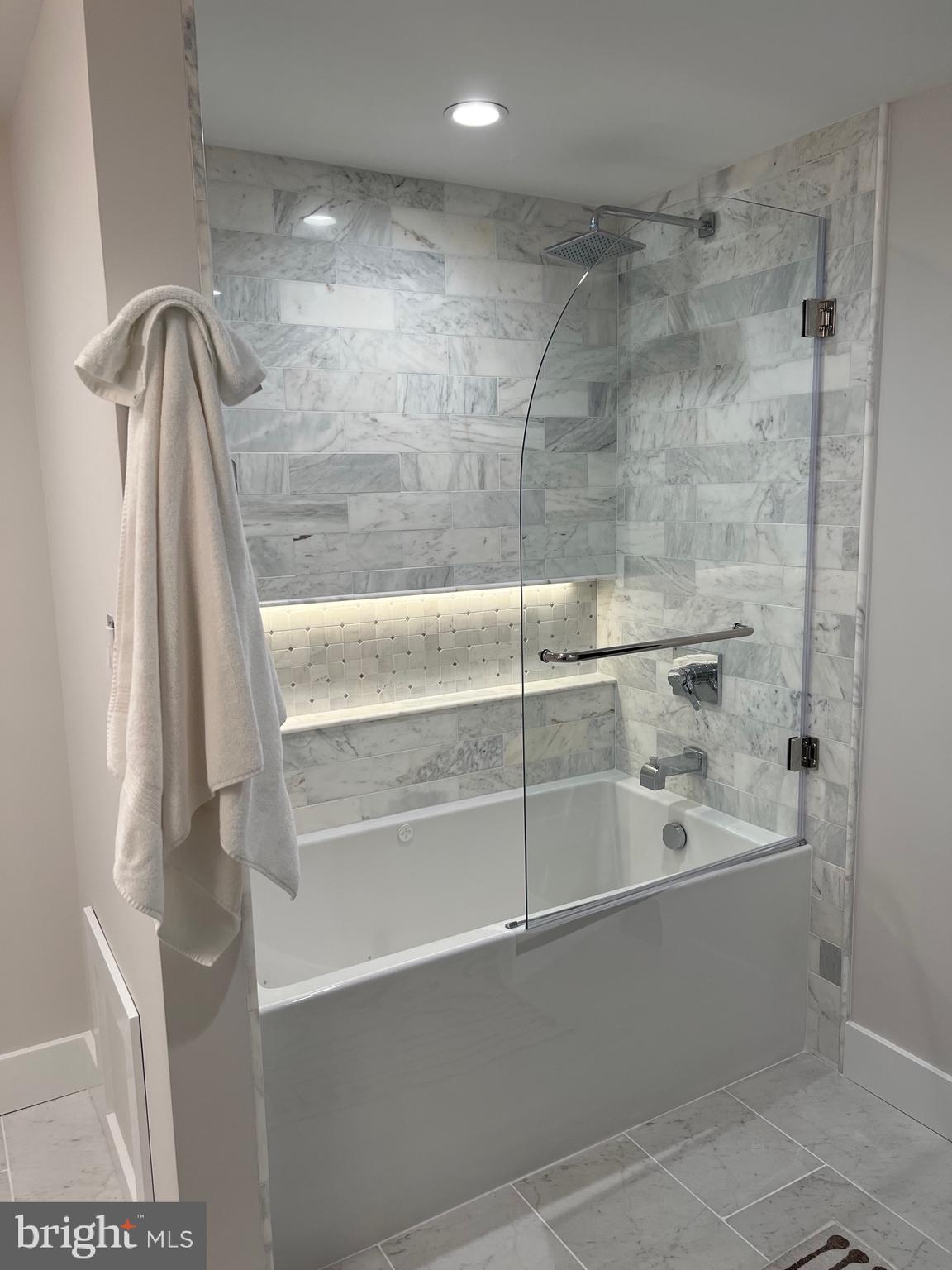 LAKE SHORE DRIVE - Residential