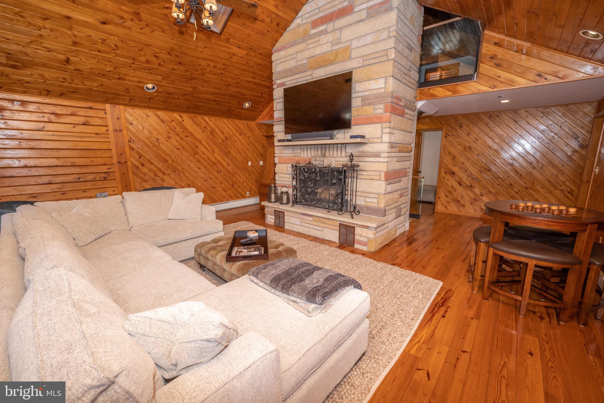 LAKE SHORE DRIVE - Residential