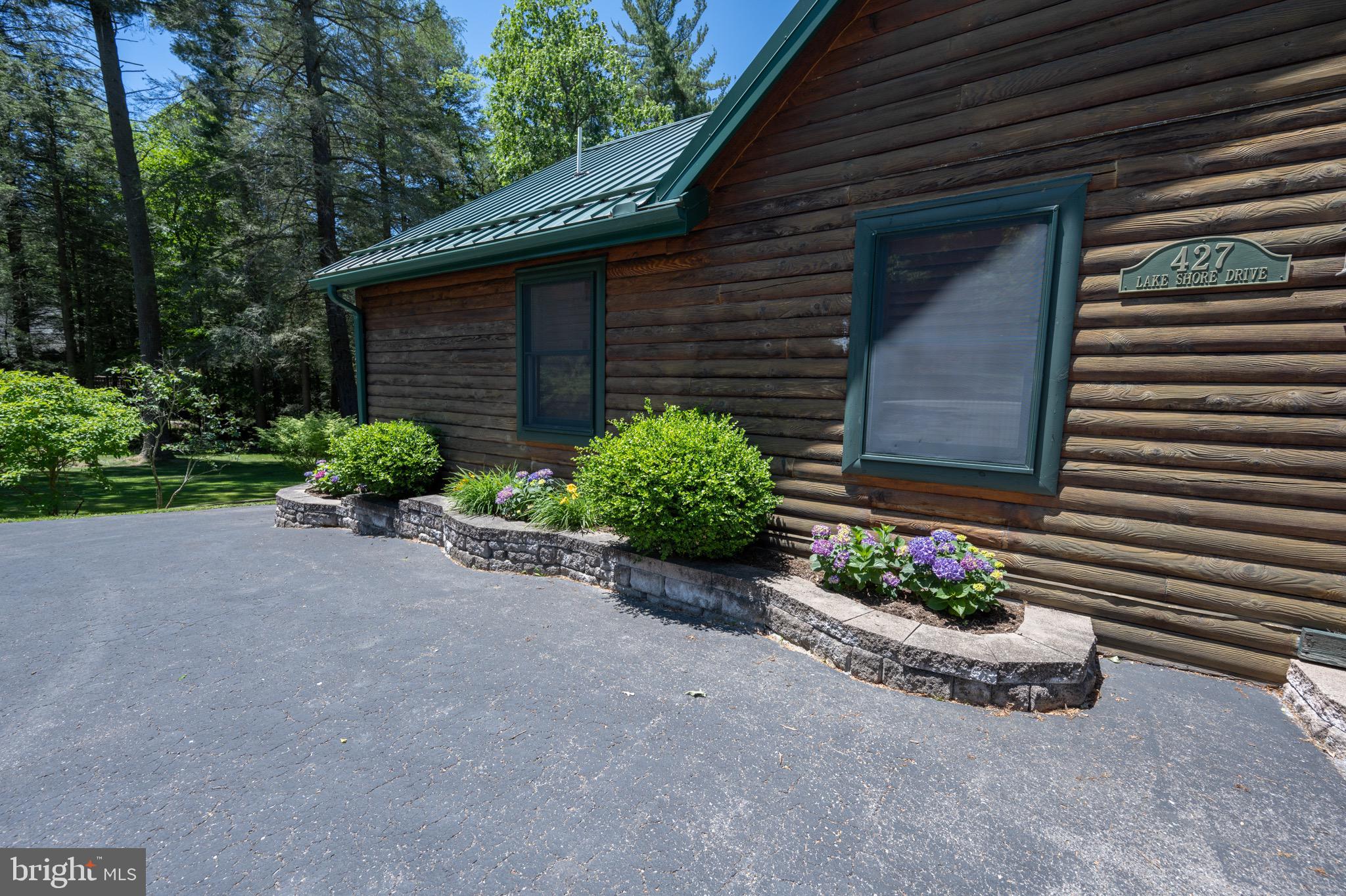LAKE SHORE DRIVE - Residential