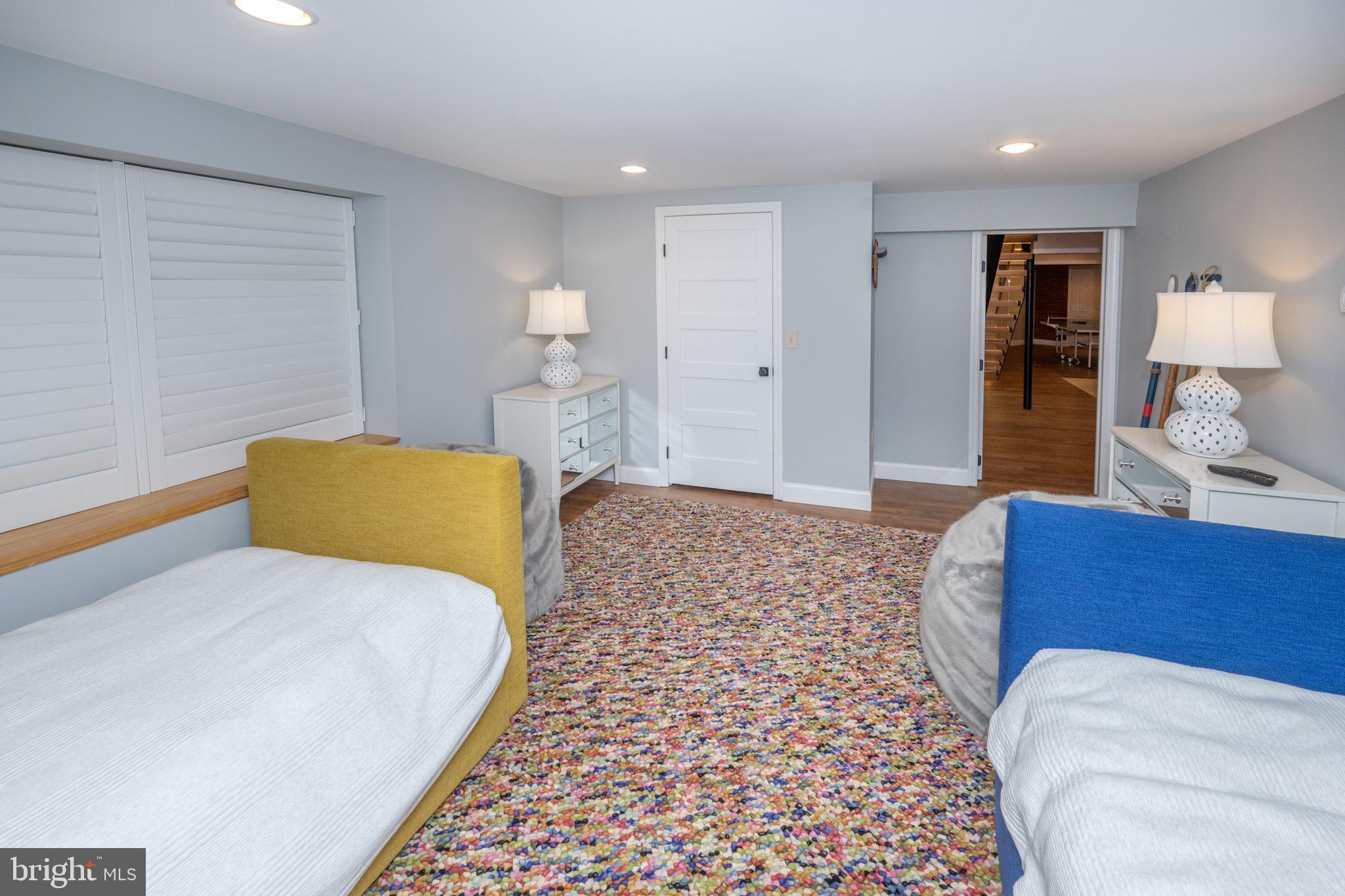 LAKE SHORE DRIVE - Residential