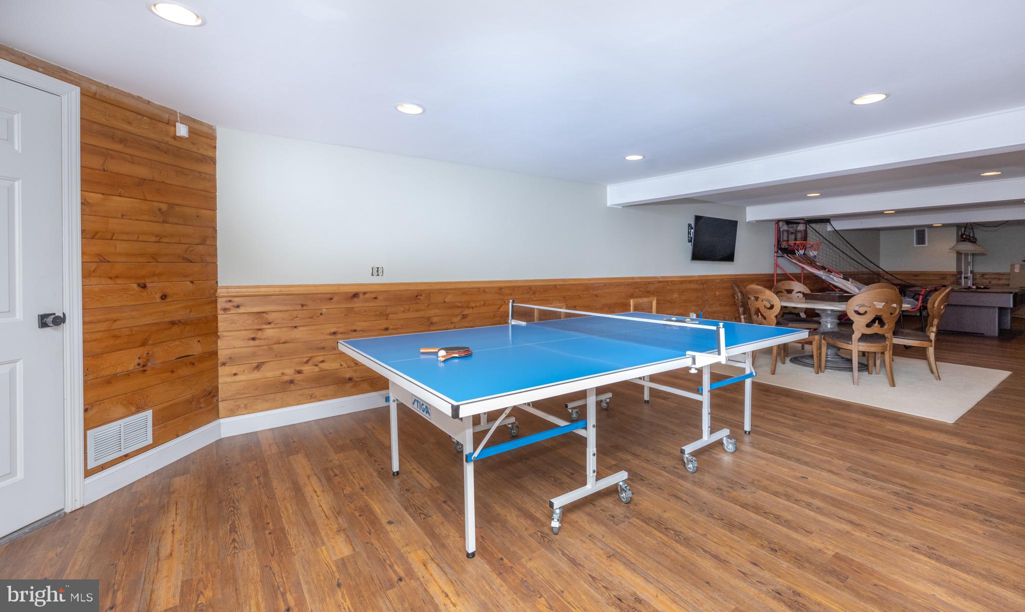 LAKE SHORE DRIVE - Residential