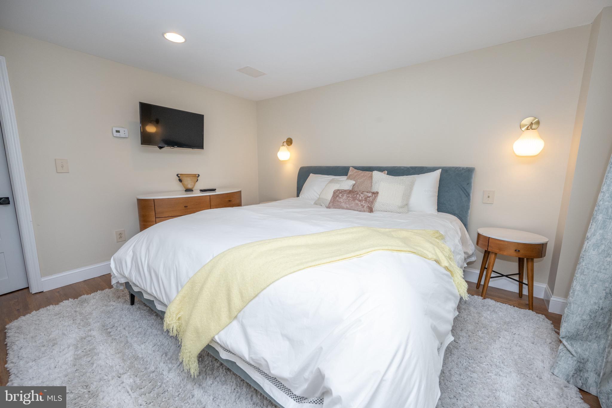 LAKE SHORE DRIVE - Residential