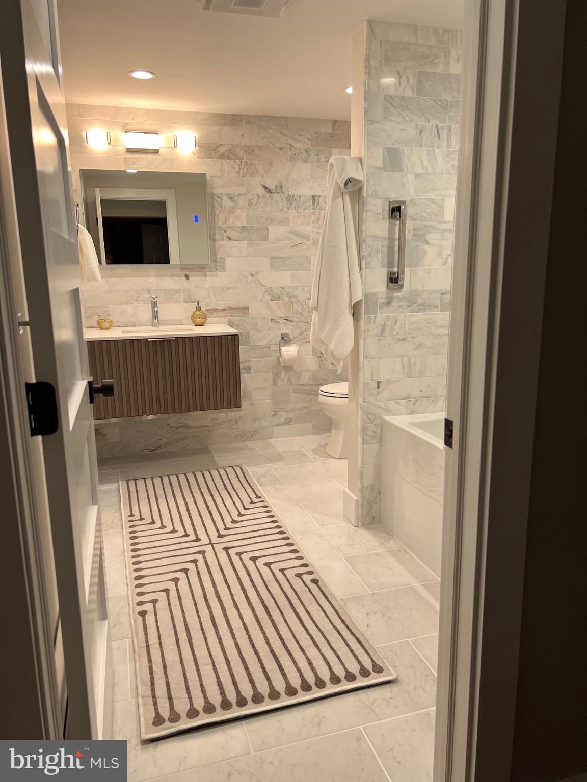 LAKE SHORE DRIVE - Residential