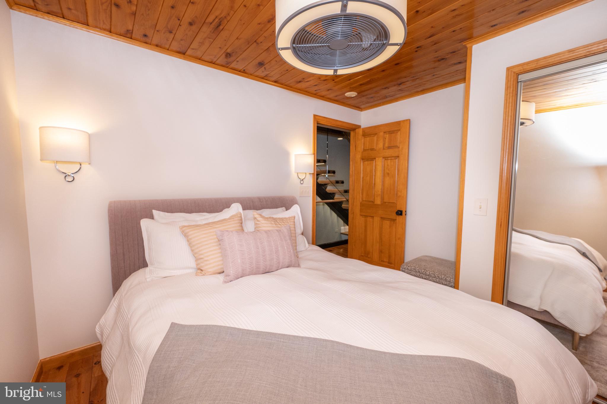 LAKE SHORE DRIVE - Residential