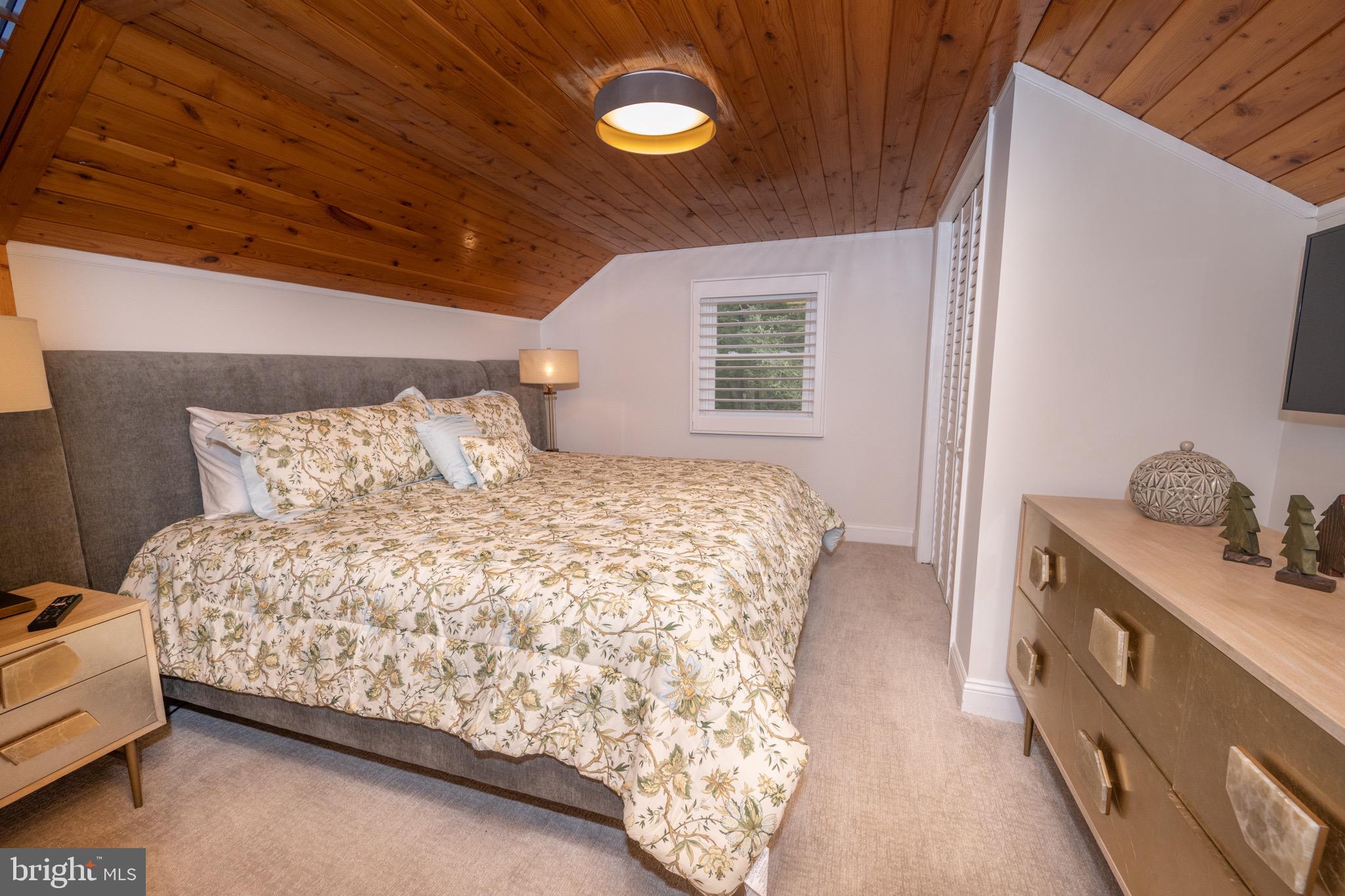 LAKE SHORE DRIVE - Residential