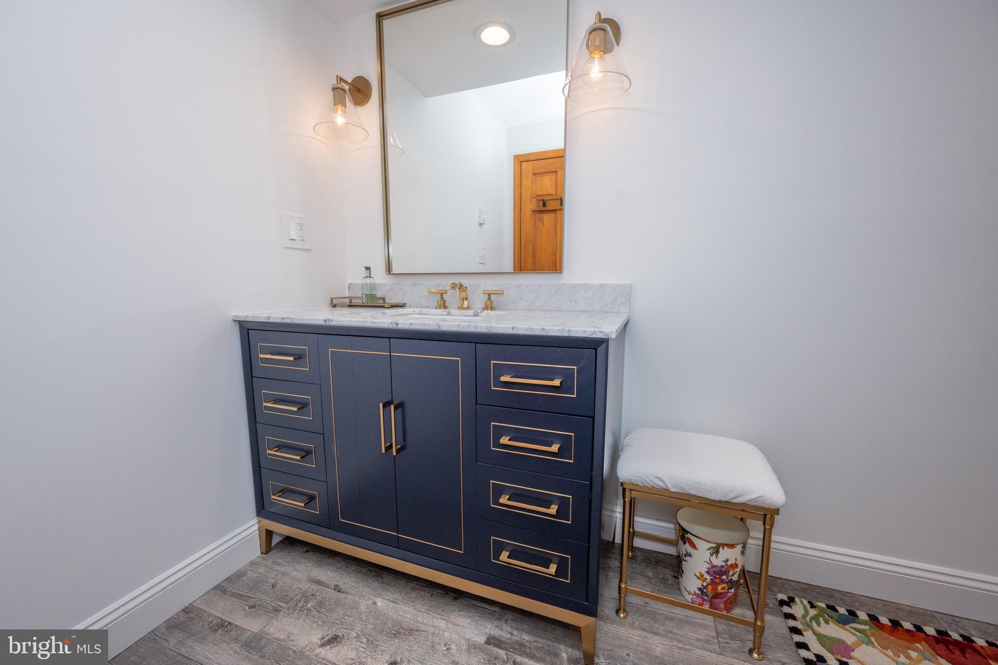 LAKE SHORE DRIVE - Residential