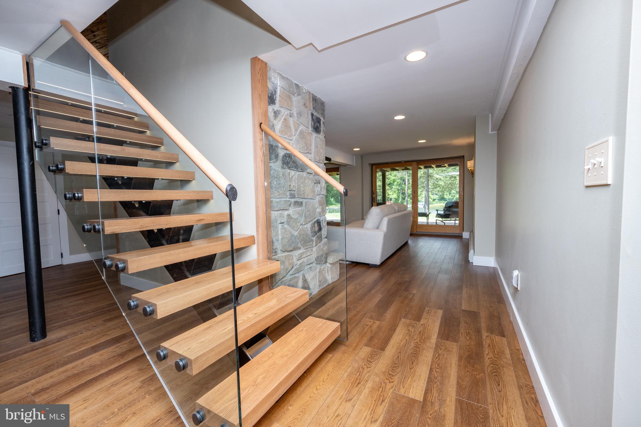 LAKE SHORE DRIVE - Residential