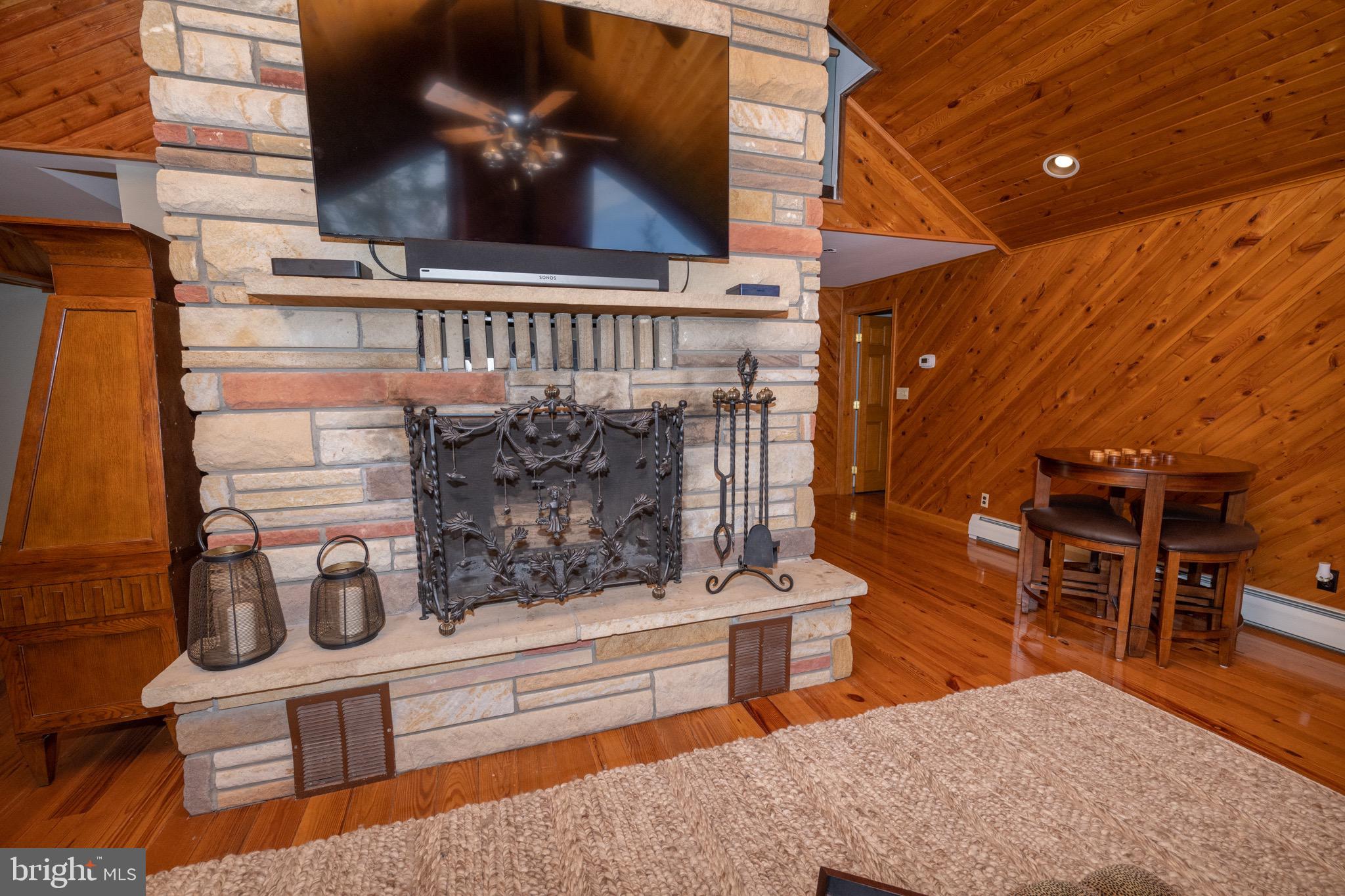 LAKE SHORE DRIVE - Residential