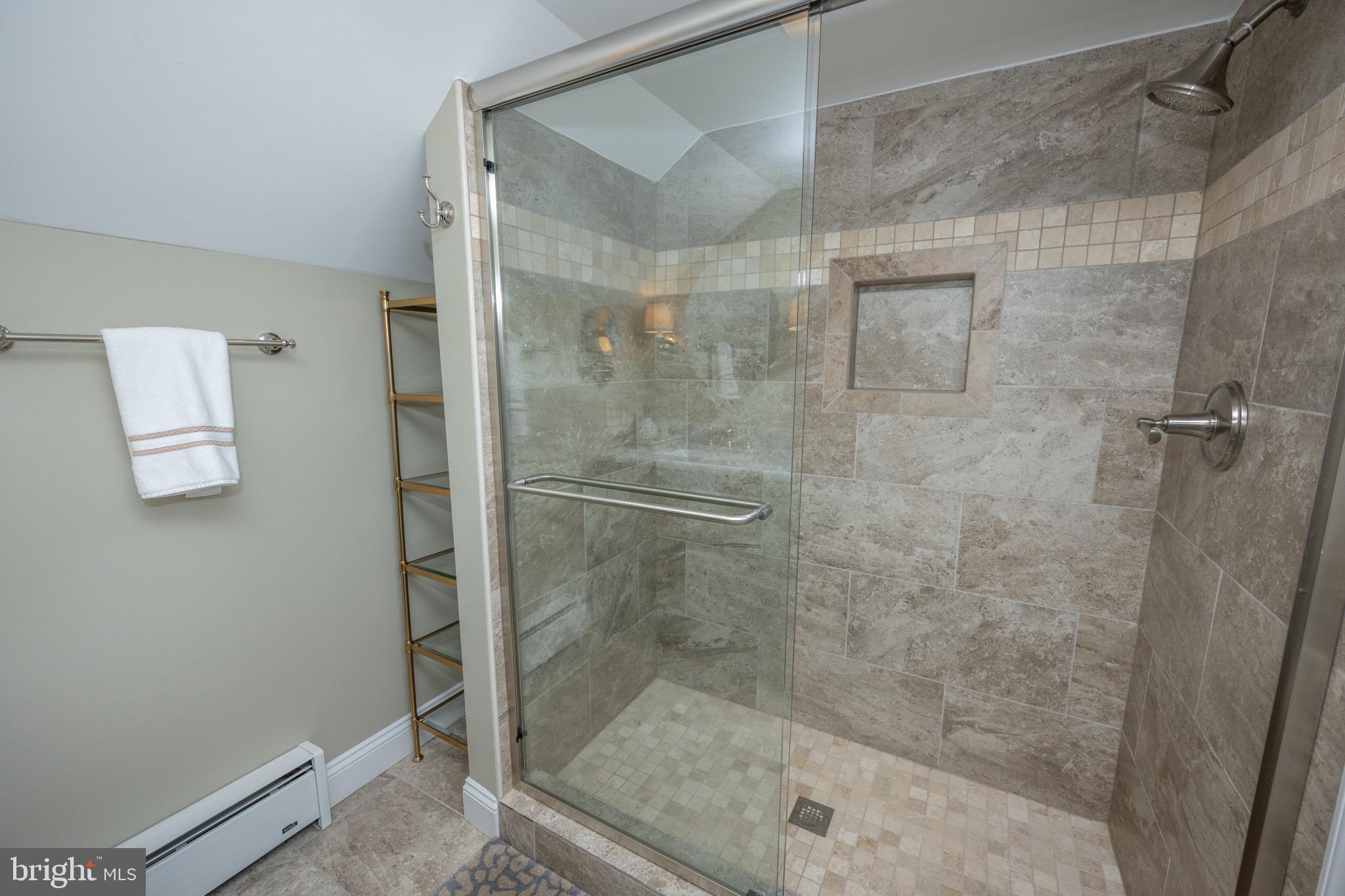 LAKE SHORE DRIVE - Residential