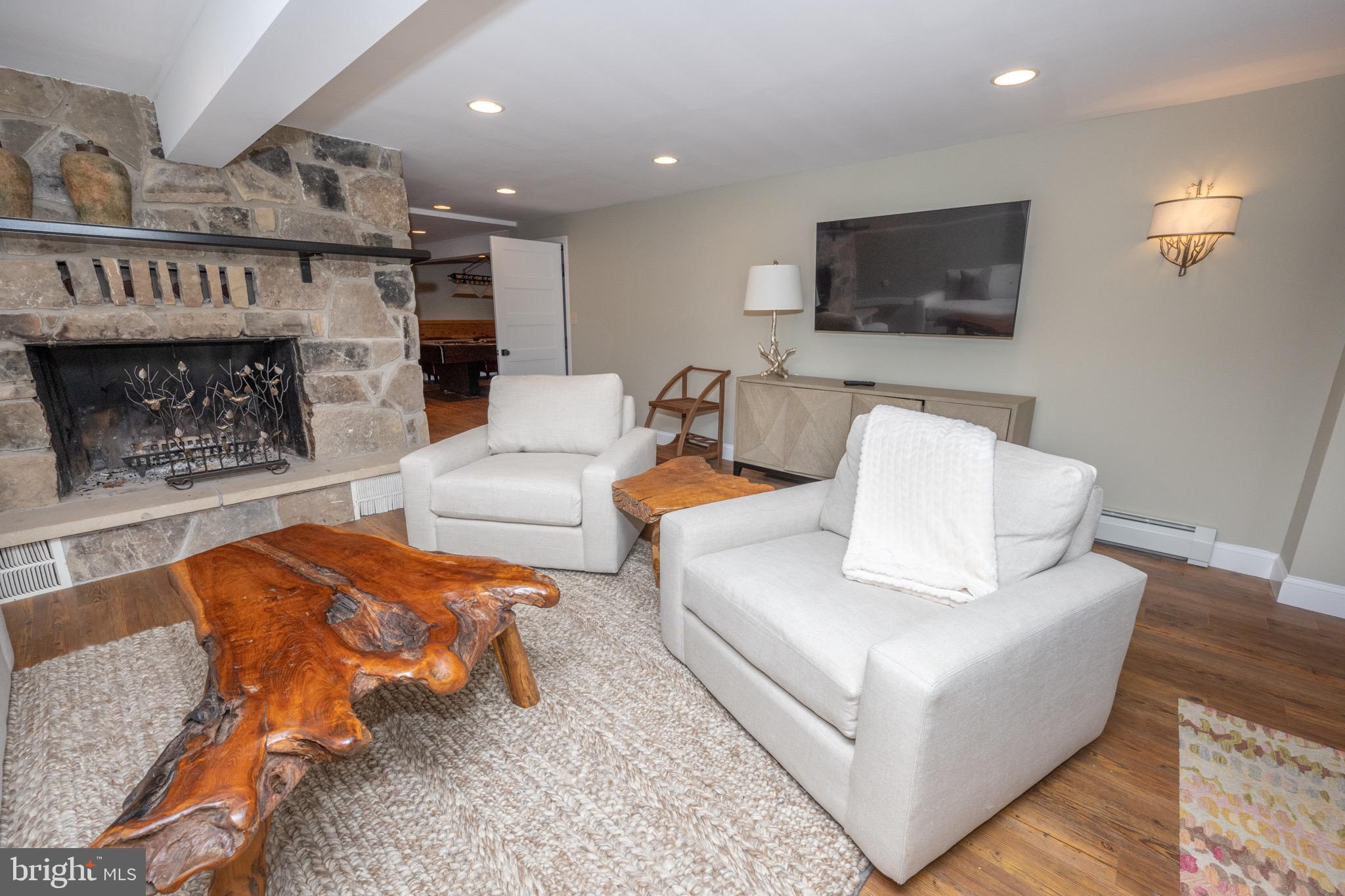 LAKE SHORE DRIVE - Residential