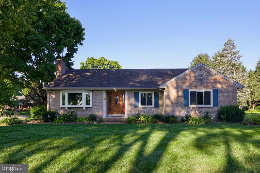 Photo of 64 Glendale Drive, Lancaster, PA 17602 (MLS # PALA2056480)