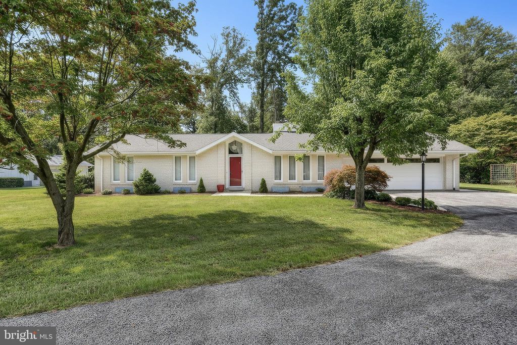 Photo of 1063 Porters Road, SPRING GROVE, PA 17362 (MLS # PAYK2091176)