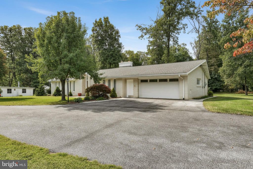 Photo of 1063 Porters Road, SPRING GROVE, PA 17362 (MLS # PAYK2091176)
