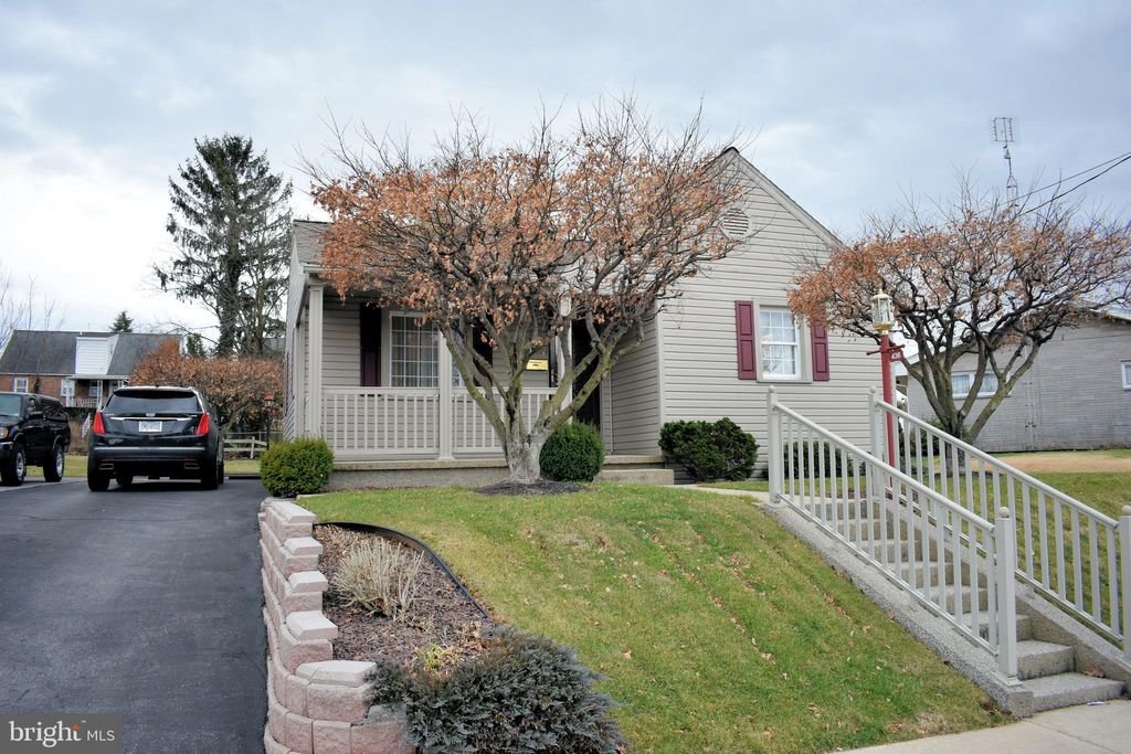 Photo of 436 Grandview Avenue, CHAMBERSBURG, PA 17201 (MLS # PAFL2032552)