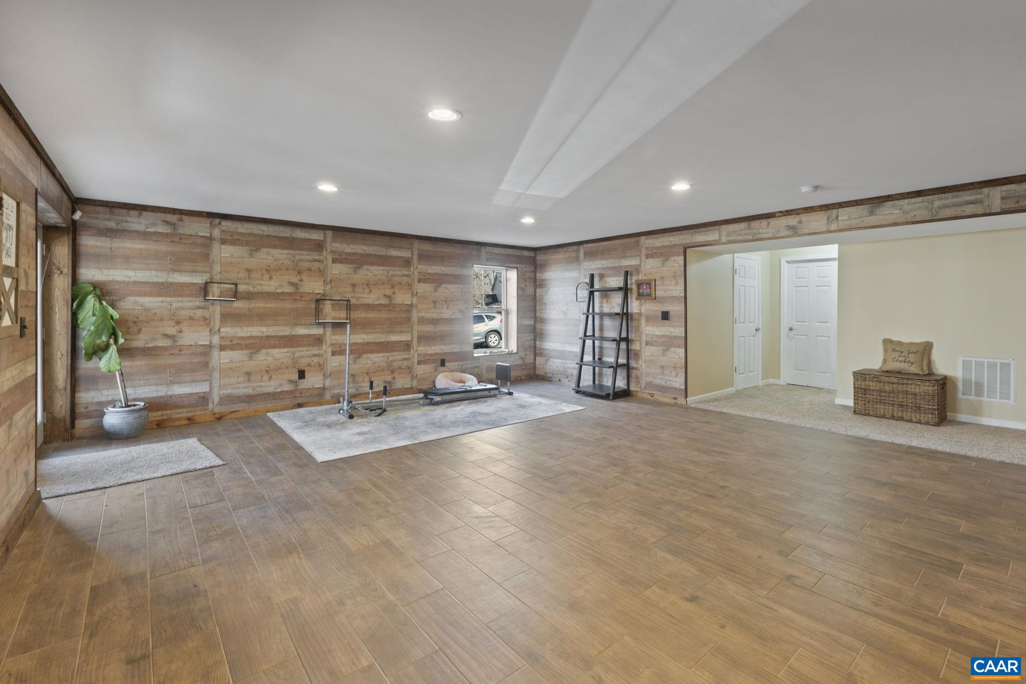 LAKE MONTICELLO - Residential