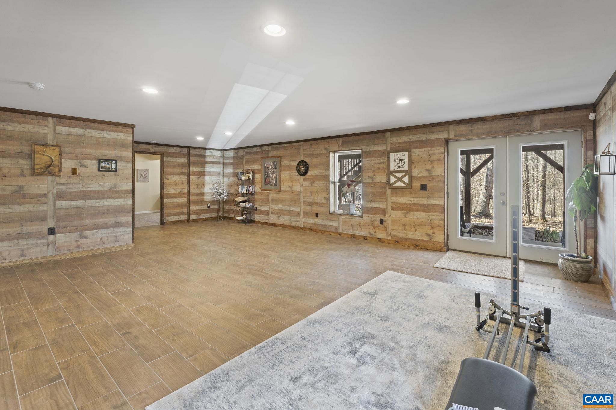 LAKE MONTICELLO - Residential