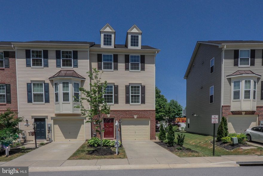 Amazing larger end unit townhome with Garage in THE POINTE AT TANYARD SPRINGS awaiting it's new owners, All you need to do is move into this custom home with loads of extra's., 13'X18' concrete patio, oversized custom deck, hardwood floors and carpeting, stainless steel appliances, granite countertops, kitchen island , 42" cabinets, washer and dryer, privacy fence with custom Amish shed 12'X6', spacious owners suite and large walk in closet,   PLEASE FOLLOW COVID-19 REQUIRMENTS WHEN ENTERING HOME. NO MORE THAN 3 ENTERING AT ONE TIME. USE SHOE COVERS AT FRONT  ENTRANCE OR TAKE SHOES OFF. PLEASE LEAVE ALL LIGHTS ON. THANK YOU FOR CHECKING OUT OUR HOME.