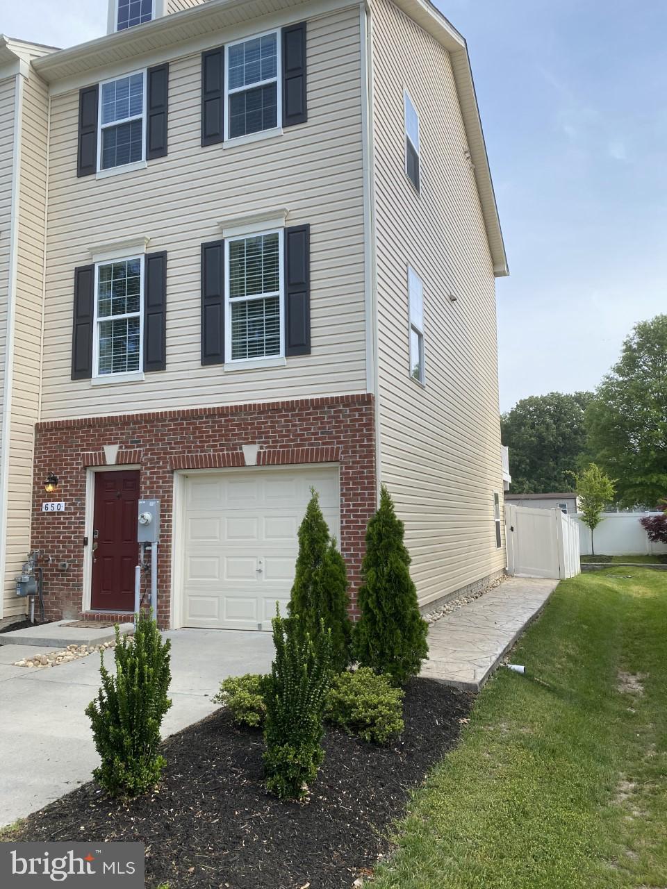 THE POINTE AT TANYARD SPRINGS - Residential