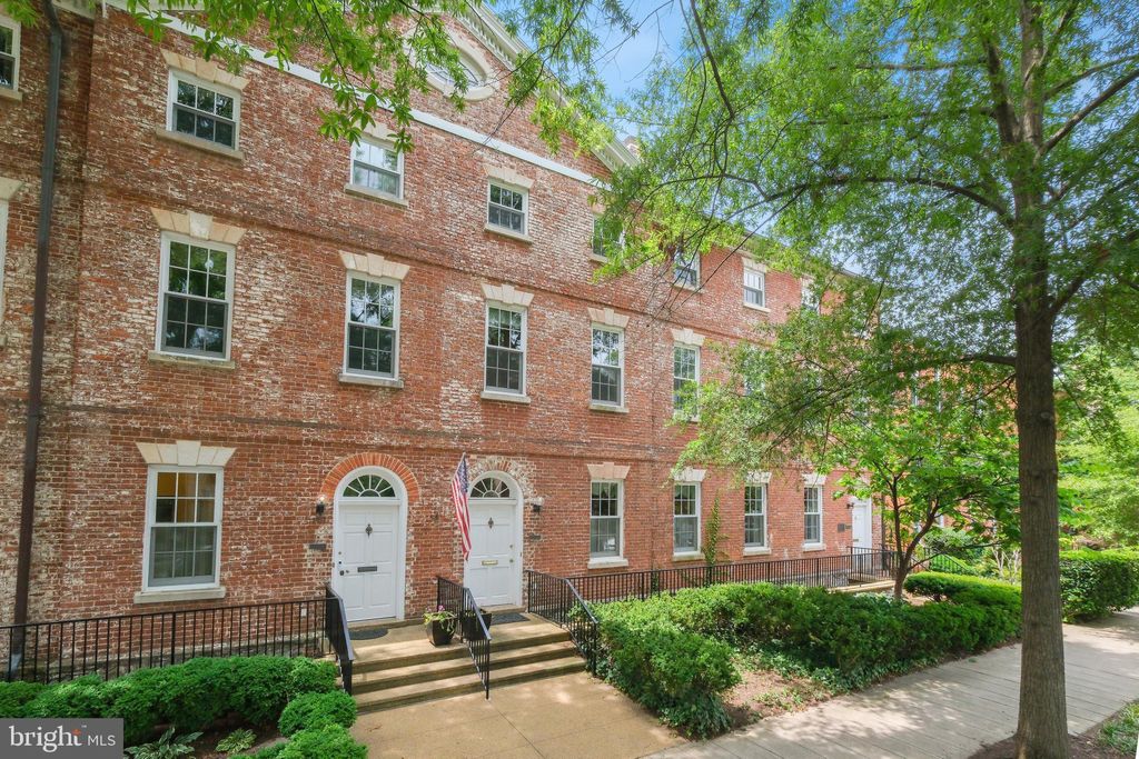 Photo of 1317 4th Street SW, WASHINGTON, DC 20024 (MLS # DCDC2246726)