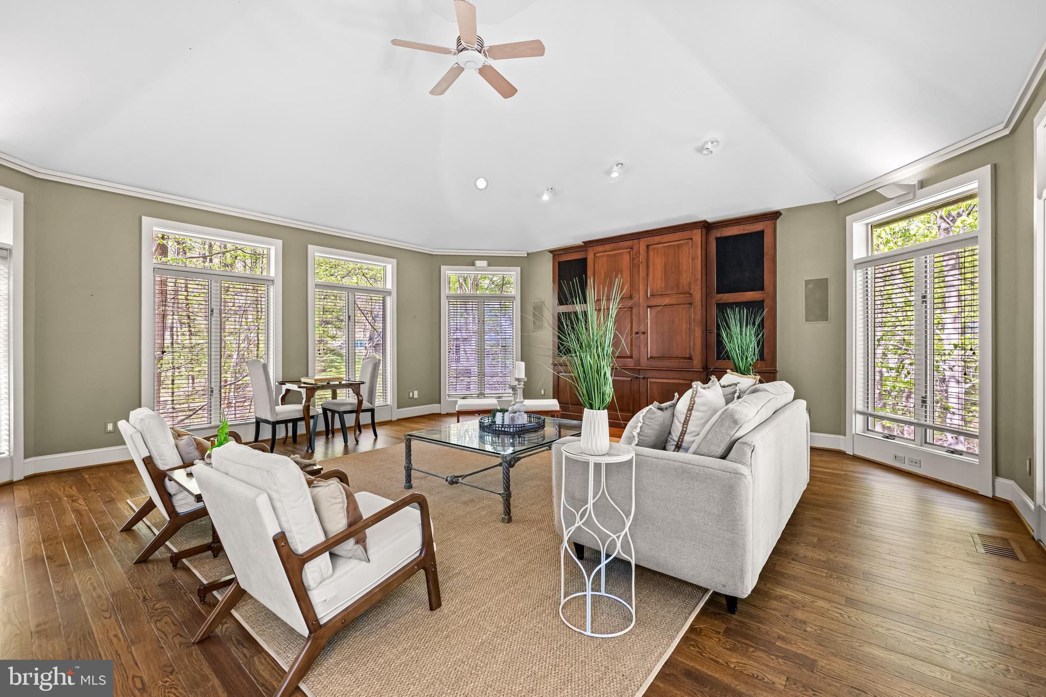 ROCKLAND - Residential