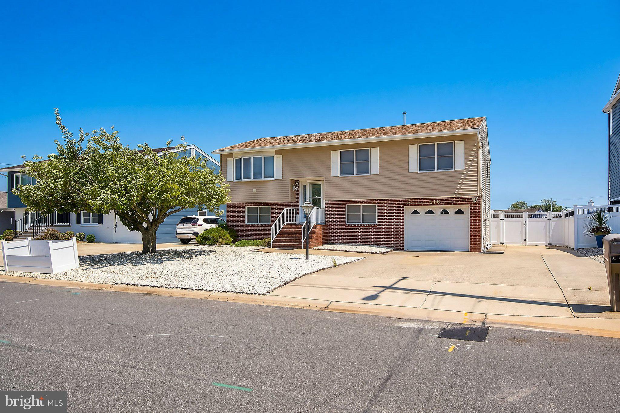 116 MONTCLAIR ROAD N