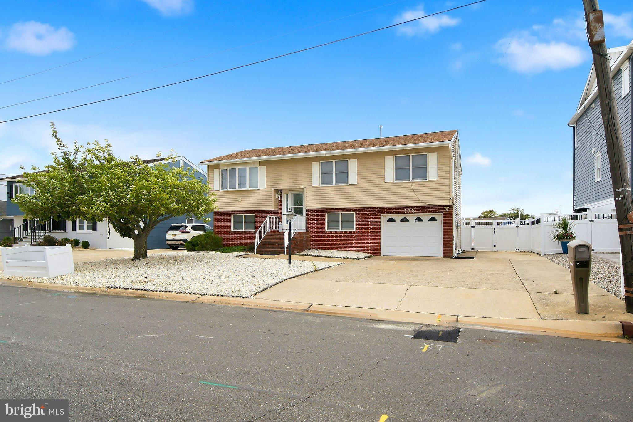 116 MONTCLAIR ROAD N