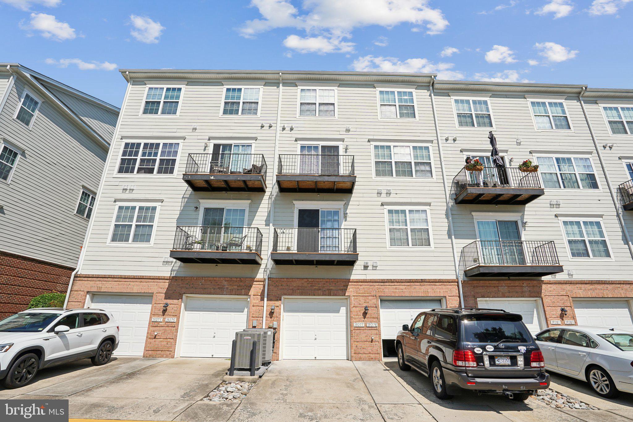 LANSDOWNE TOWN CENTER CONDOS - Residential