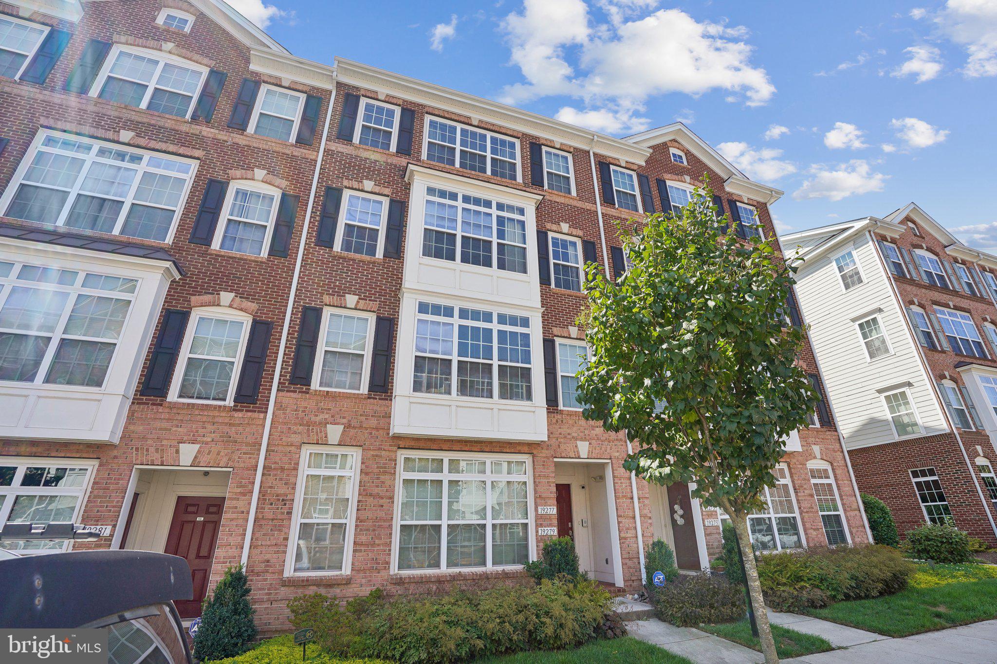 LANSDOWNE TOWN CENTER CONDOS - Residential