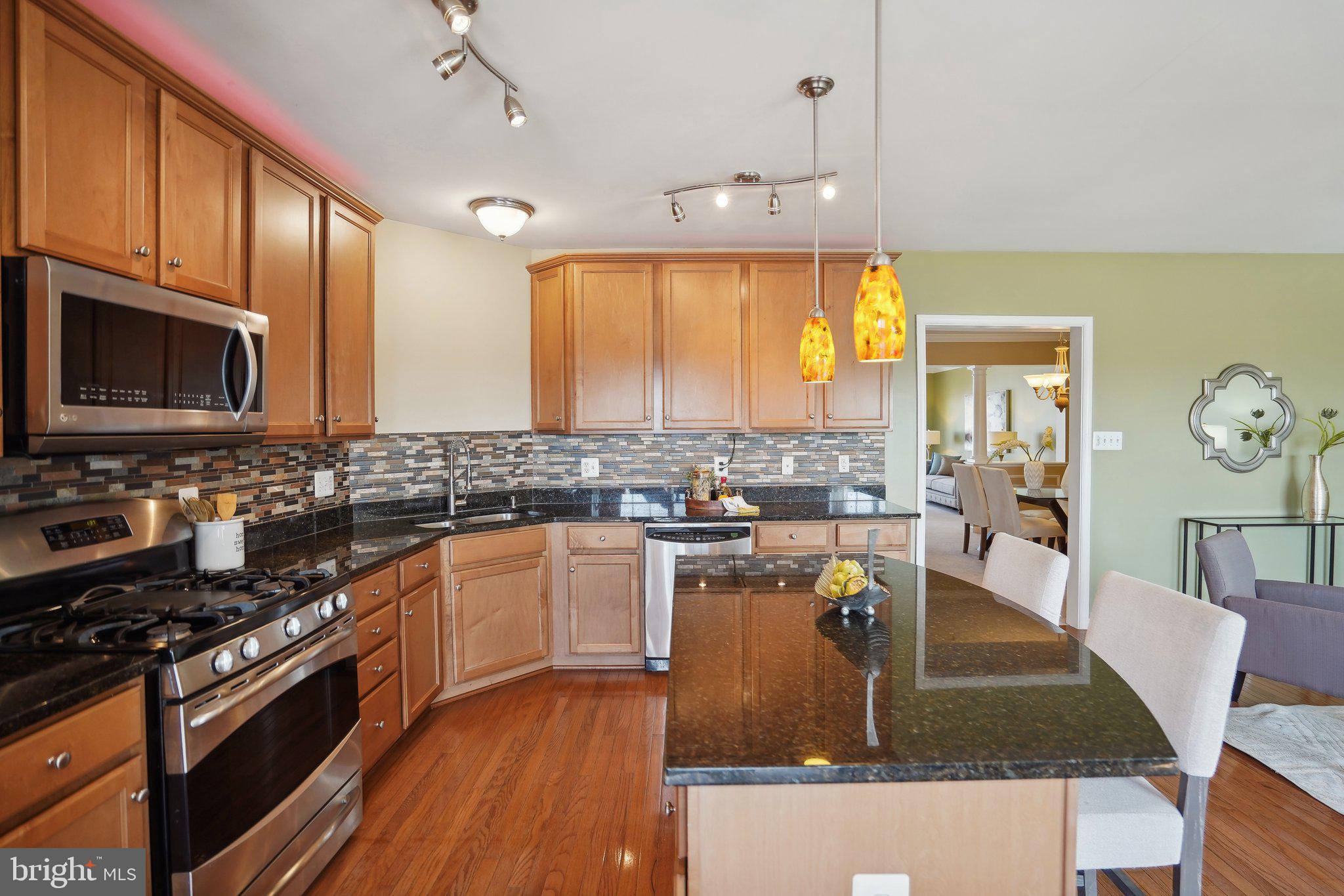 LANSDOWNE TOWN CENTER CONDOS - Residential