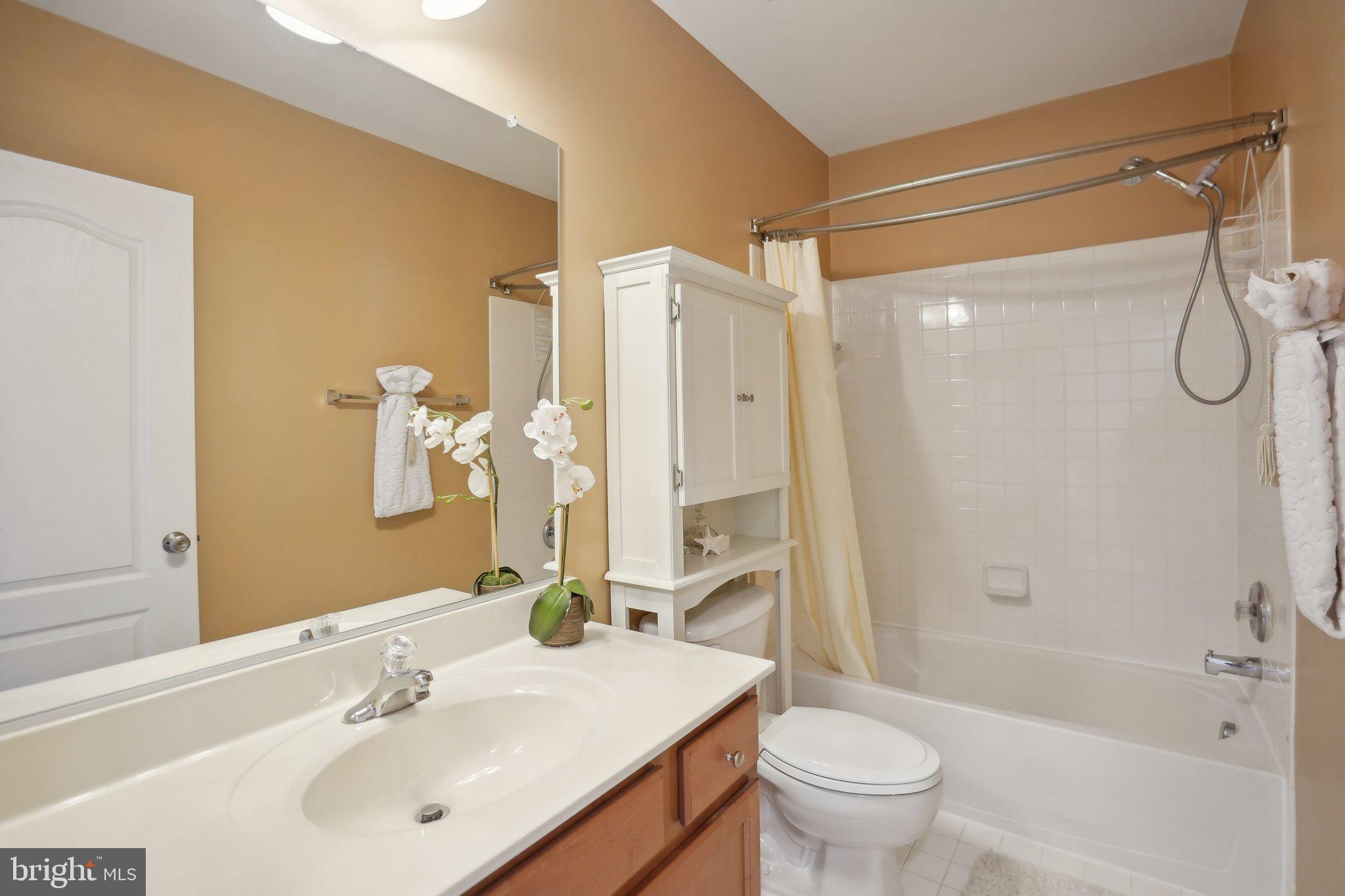 LANSDOWNE TOWN CENTER CONDOS - Residential