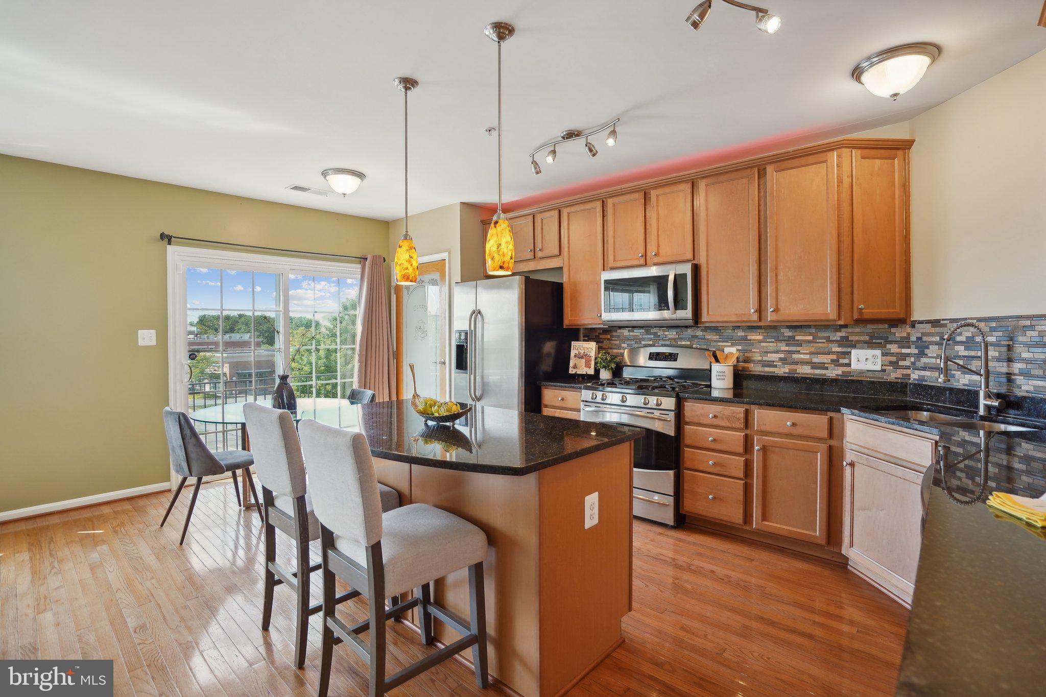 LANSDOWNE TOWN CENTER CONDOS - Residential