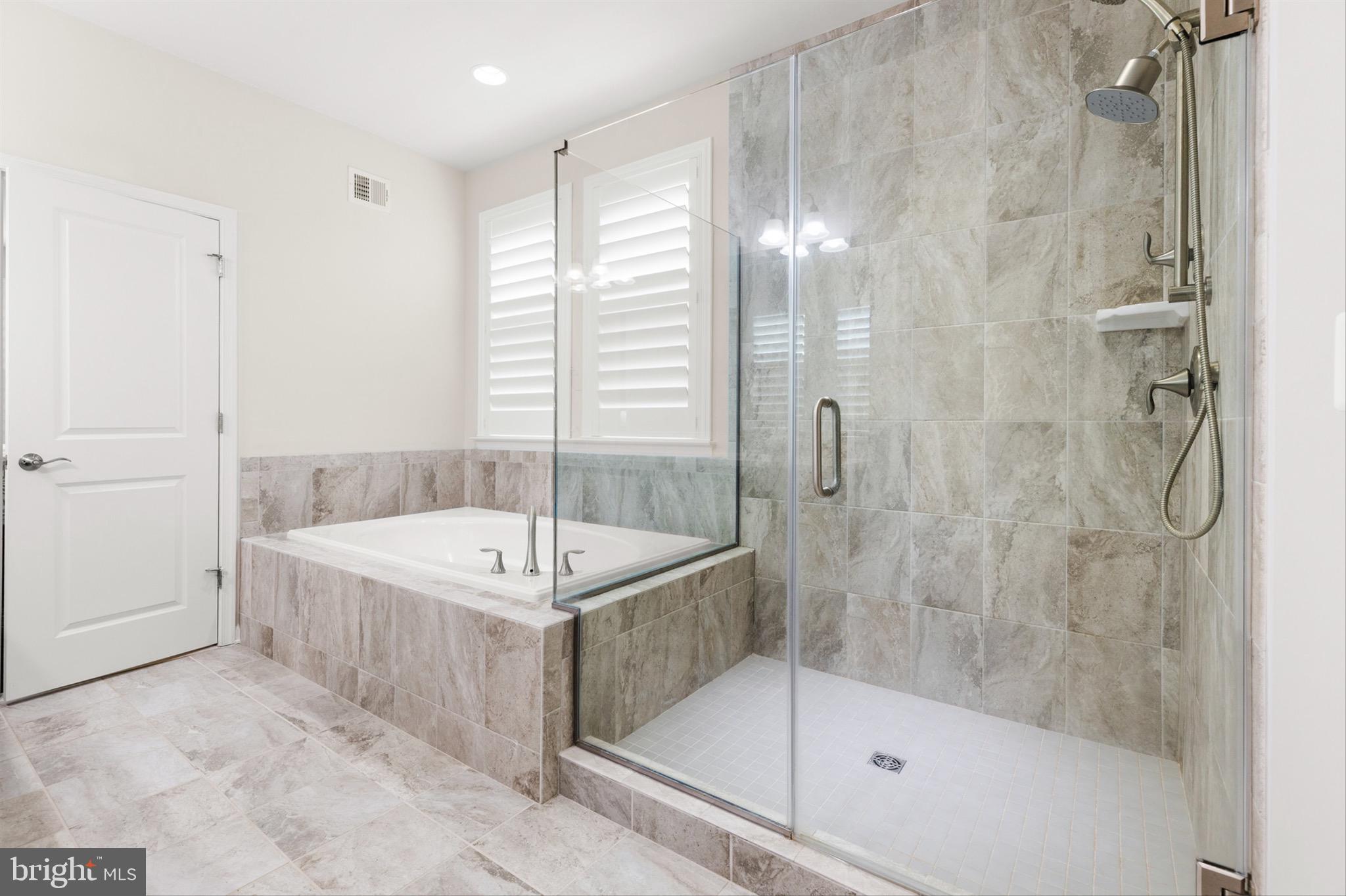 GLEN RIDDLE - Residential