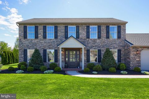 Photo of 515 High Point Drive, Denver, PA 17517 (MLS # PALA2049460)