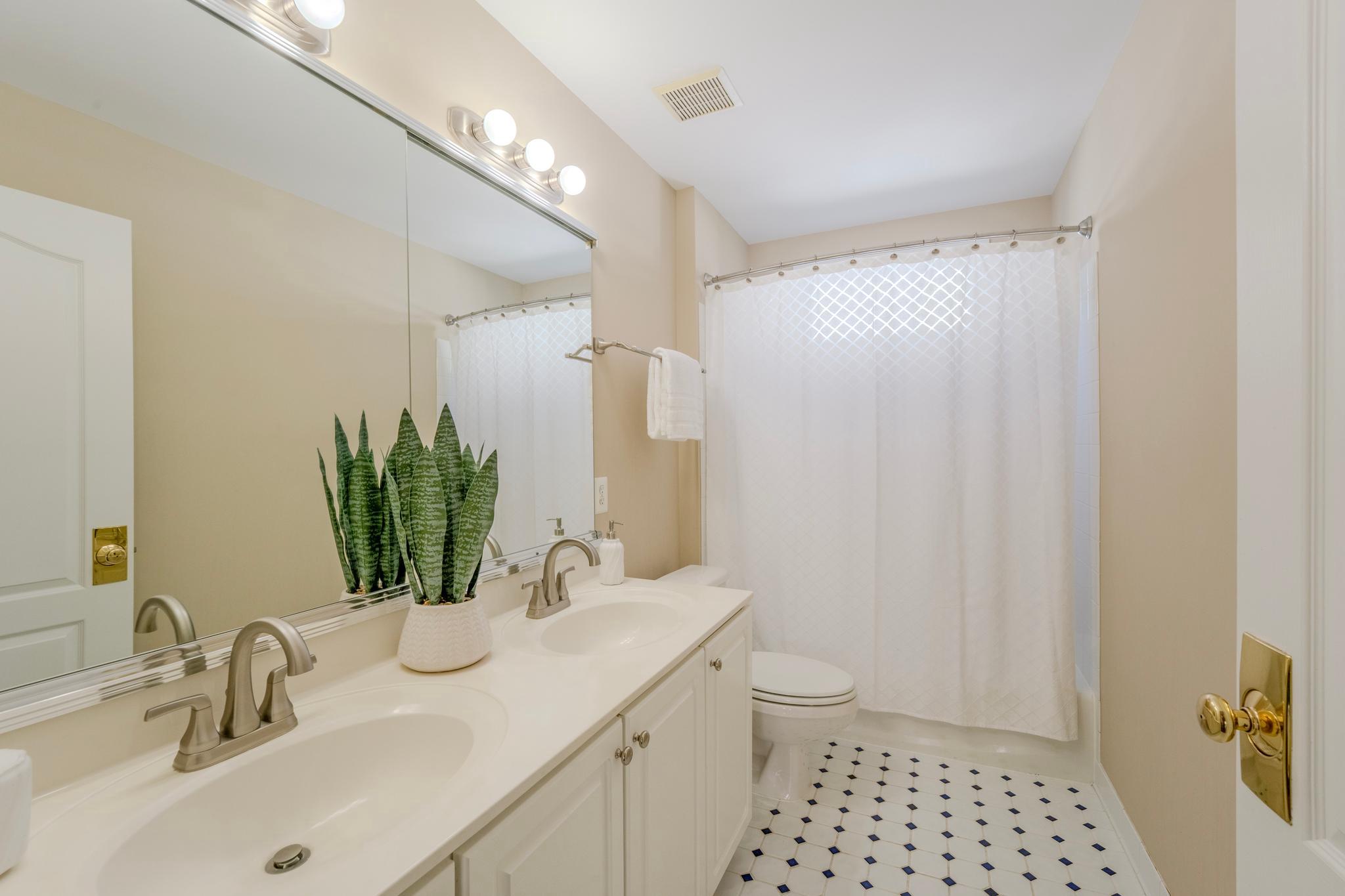 CRIPPENS CORNER - Residential