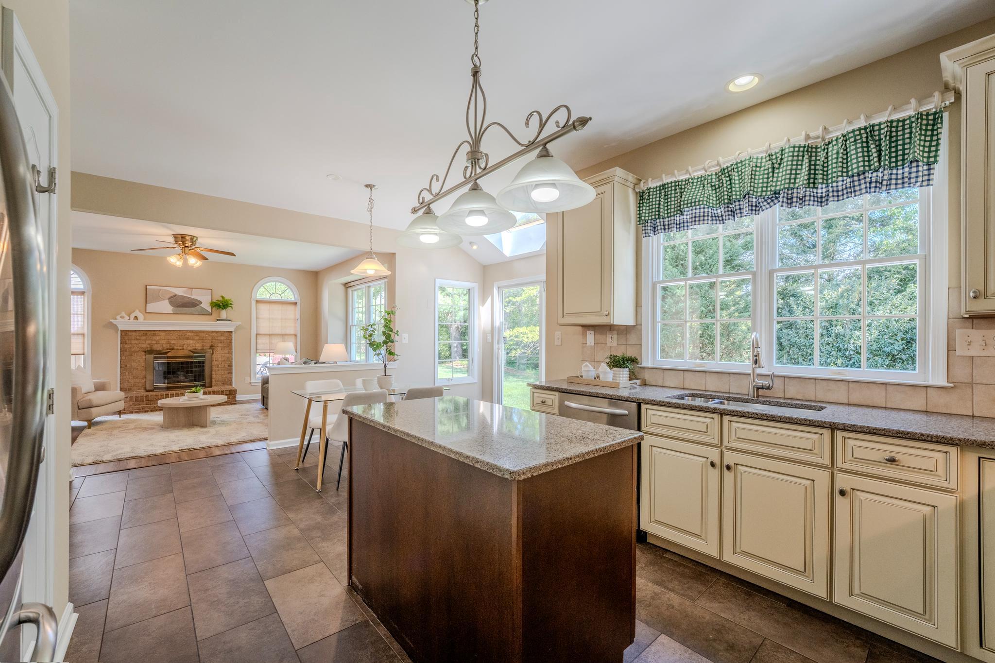 CRIPPENS CORNER - Residential