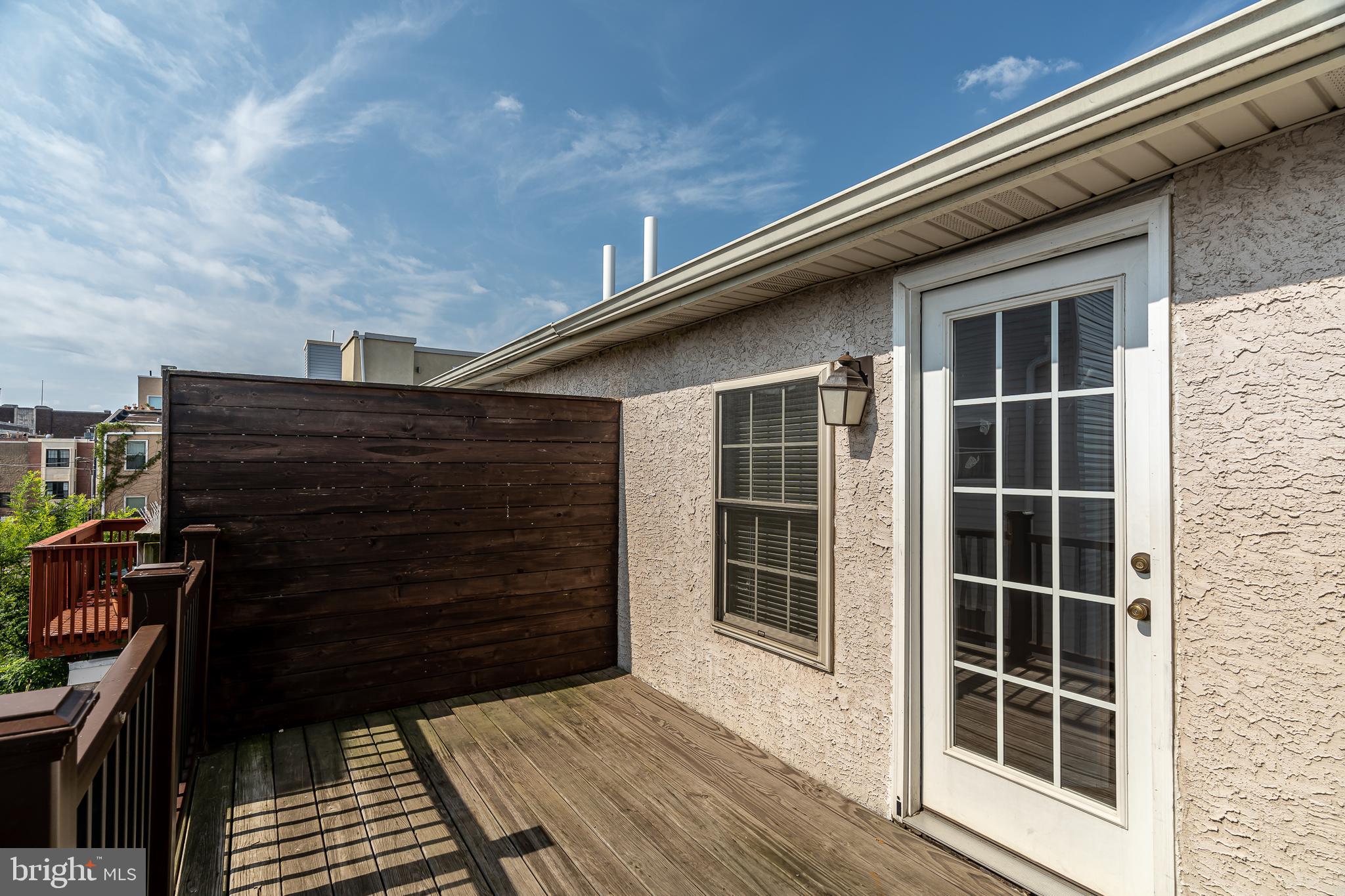 QUEEN VILLAGE - Residential