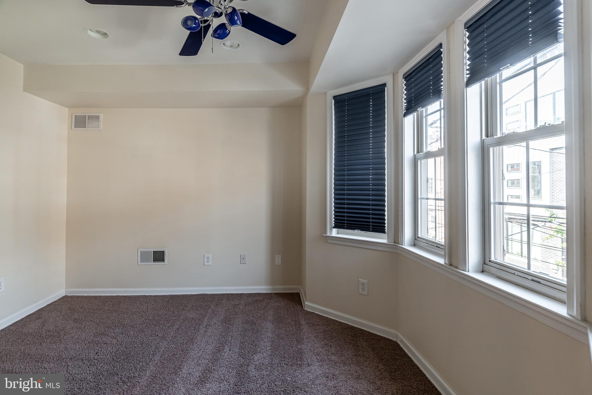 QUEEN VILLAGE - Residential