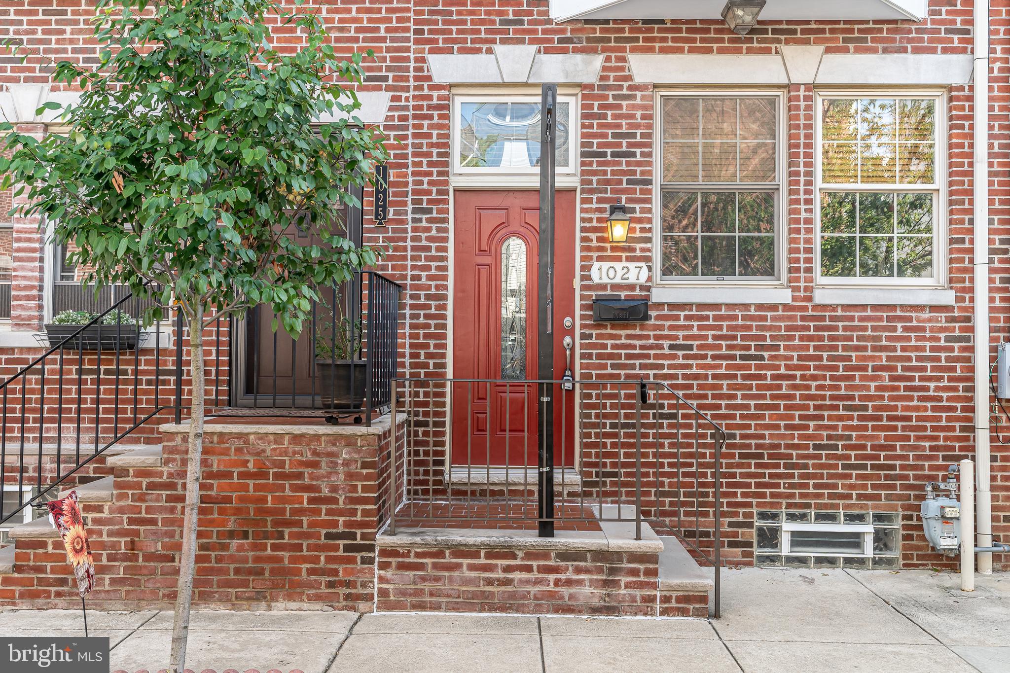 QUEEN VILLAGE - Residential