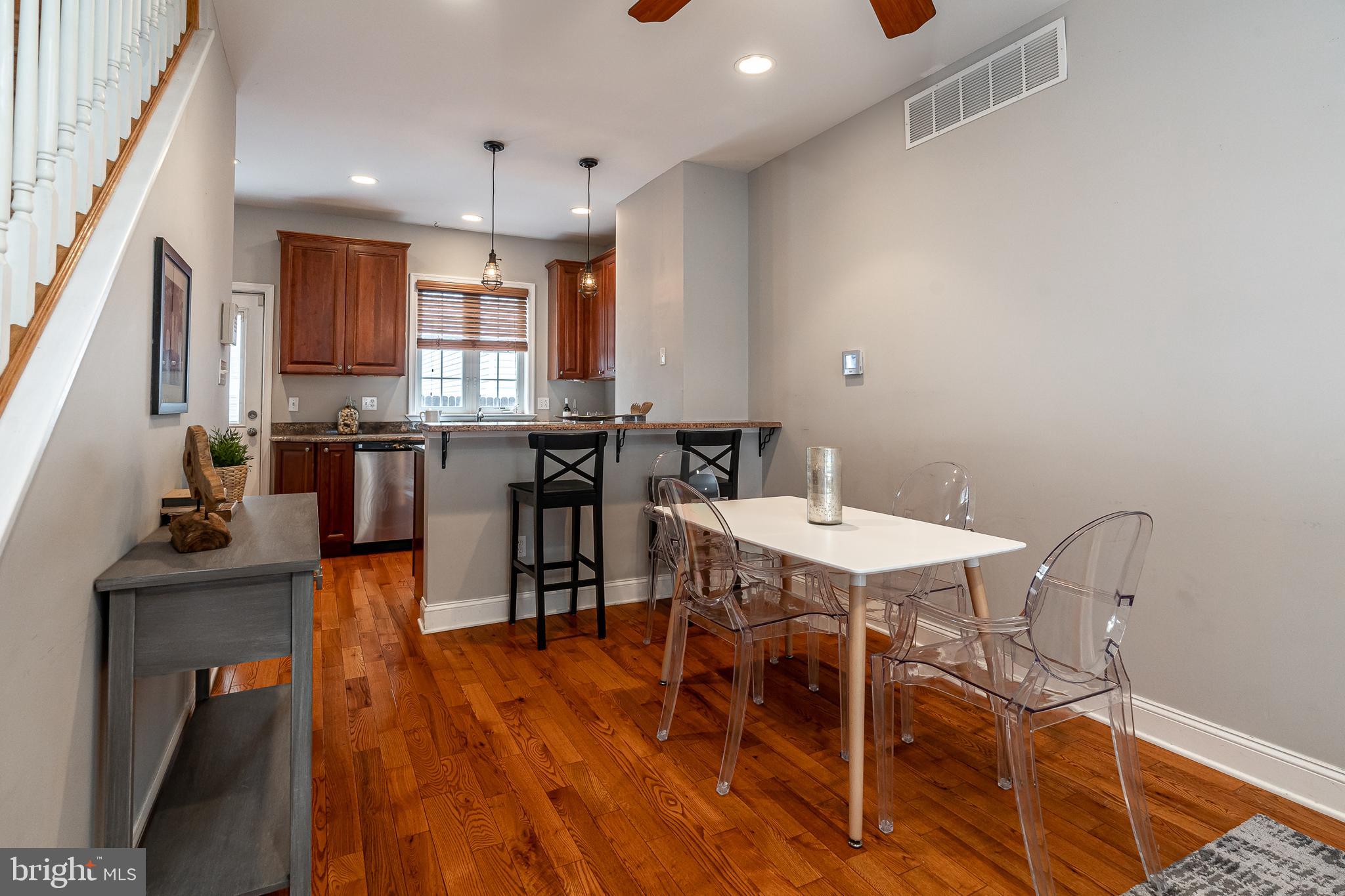 QUEEN VILLAGE - Residential