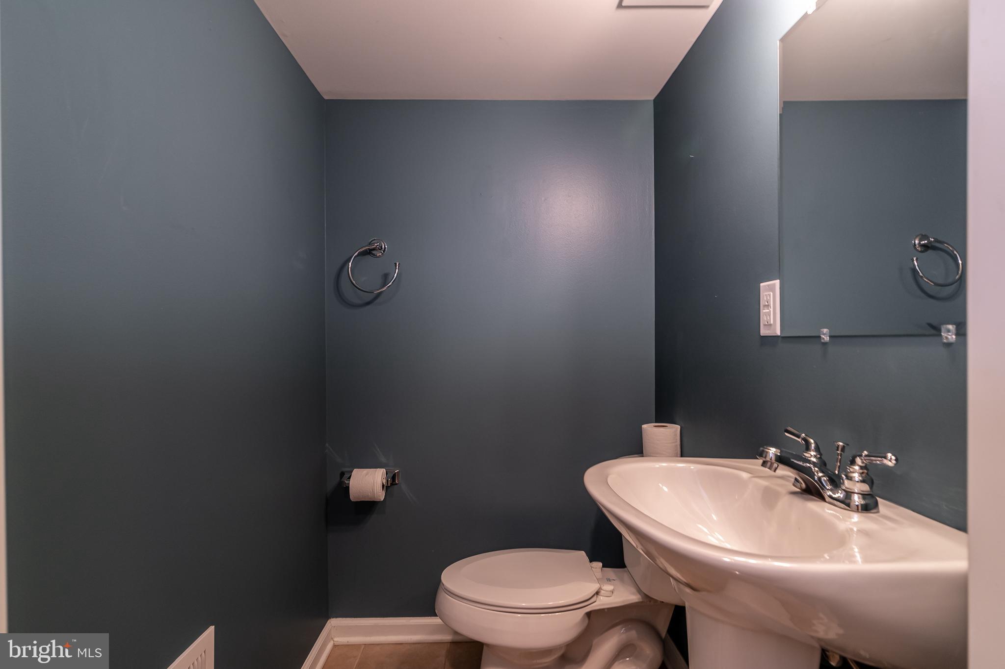 QUEEN VILLAGE - Residential