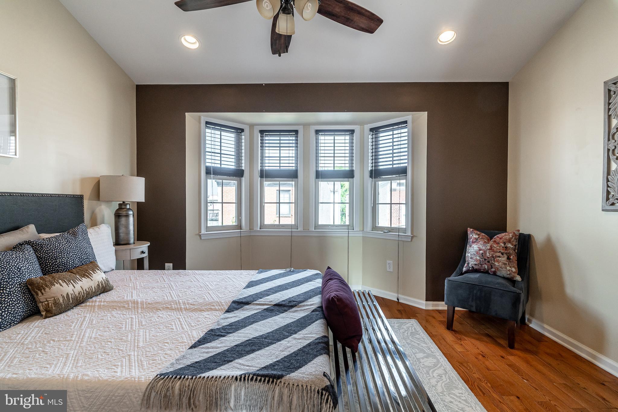 QUEEN VILLAGE - Residential