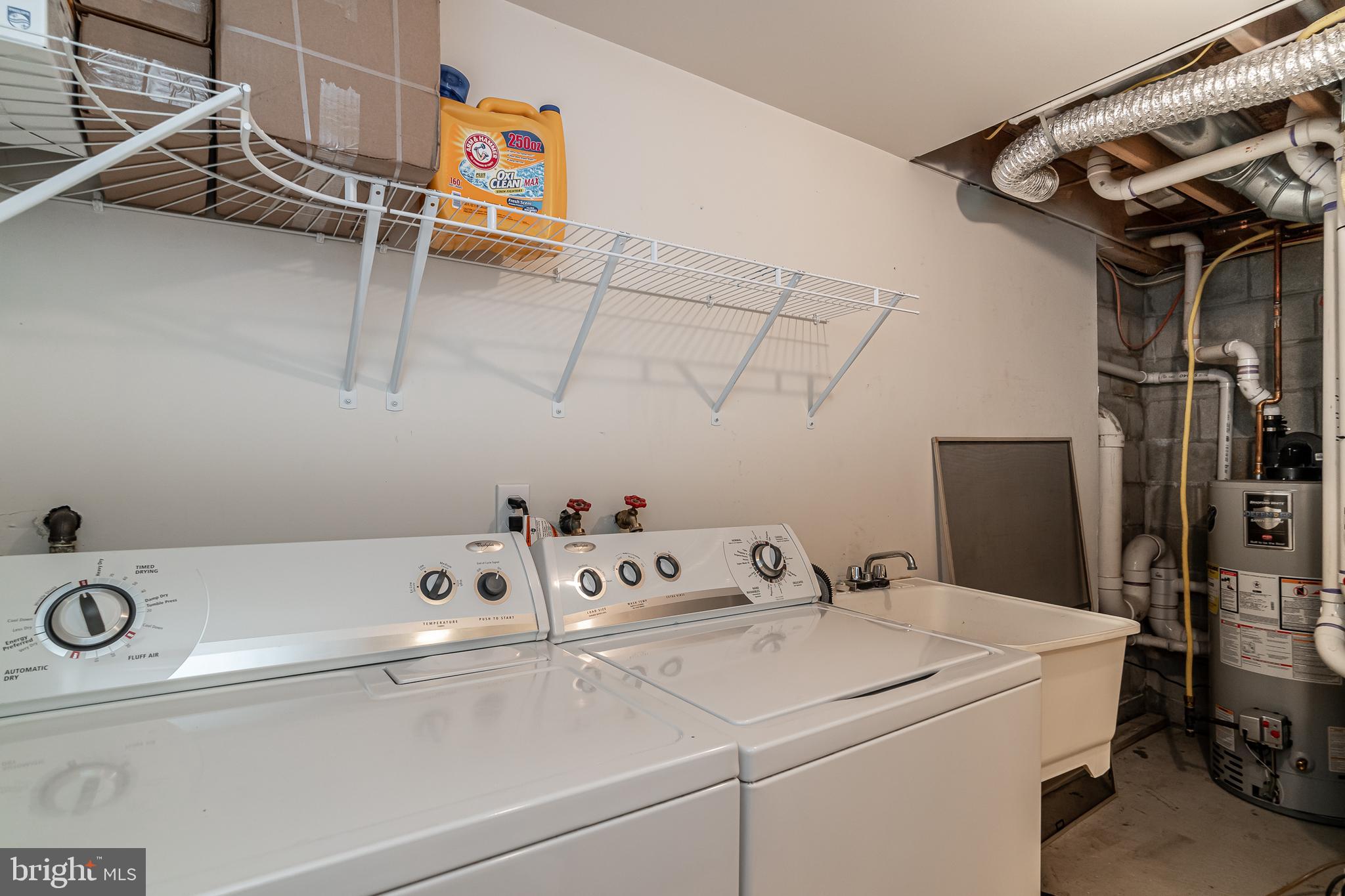 QUEEN VILLAGE - Residential