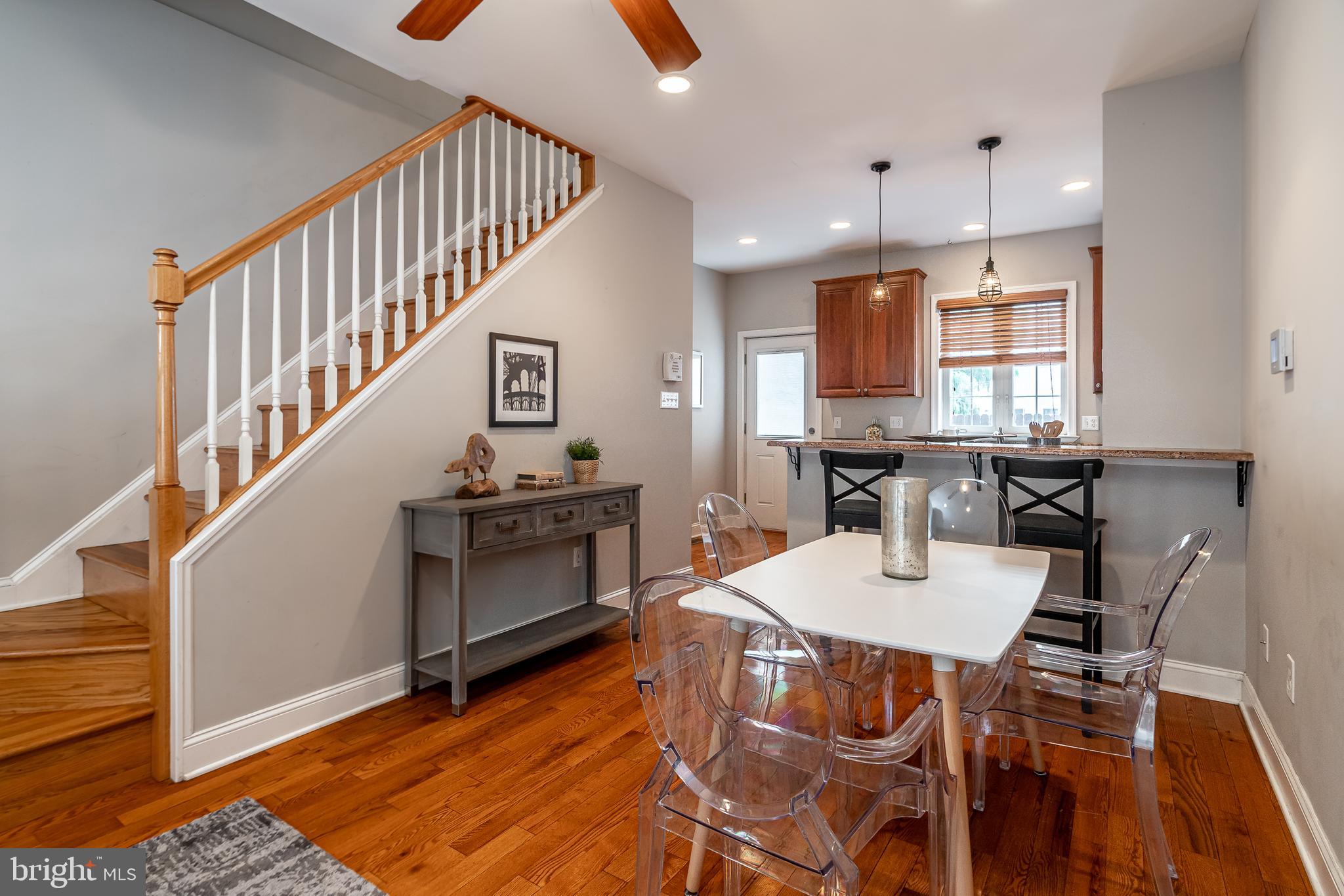 QUEEN VILLAGE - Residential