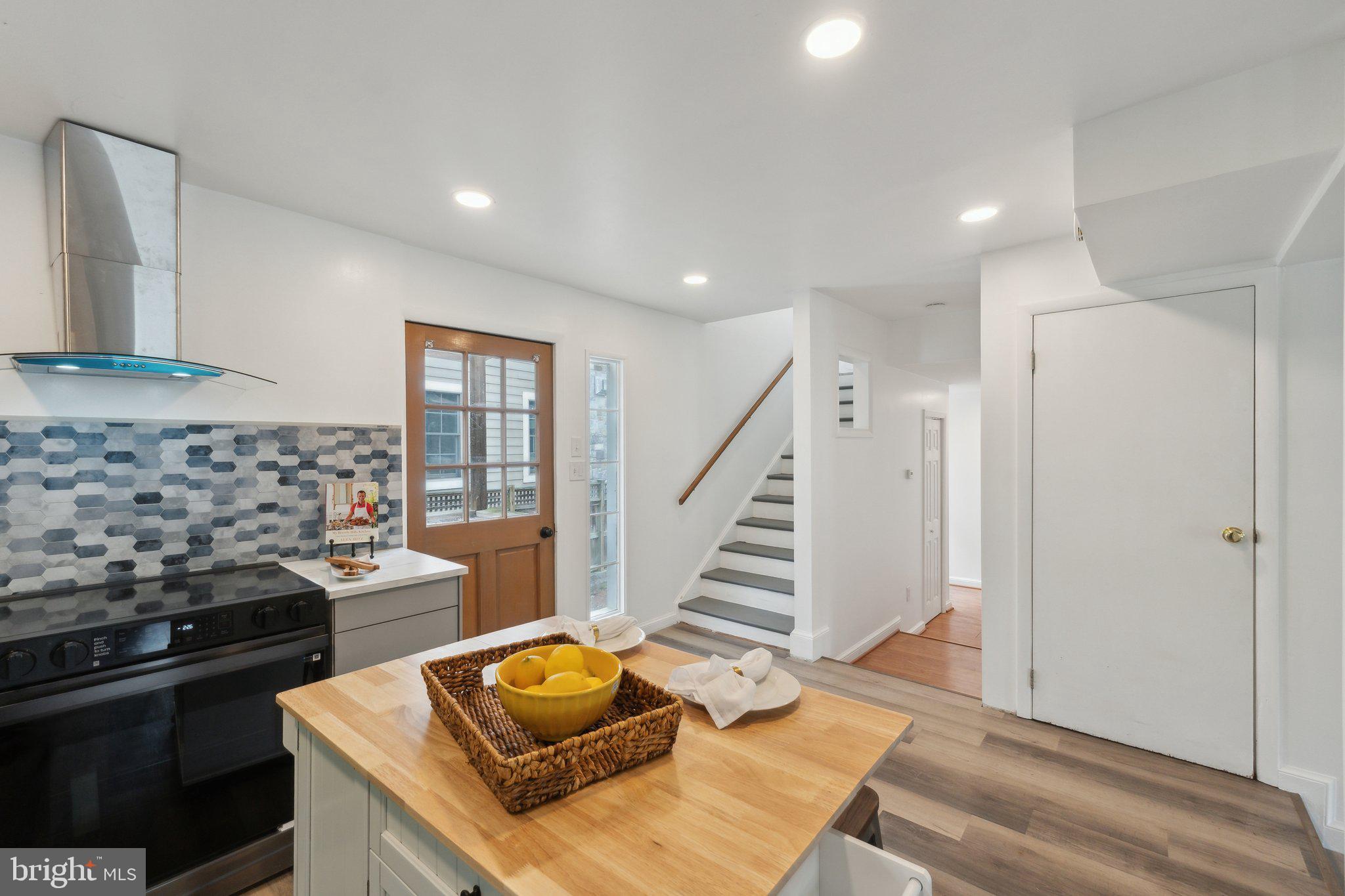 DARNESTOWN OUTSIDE - Residential