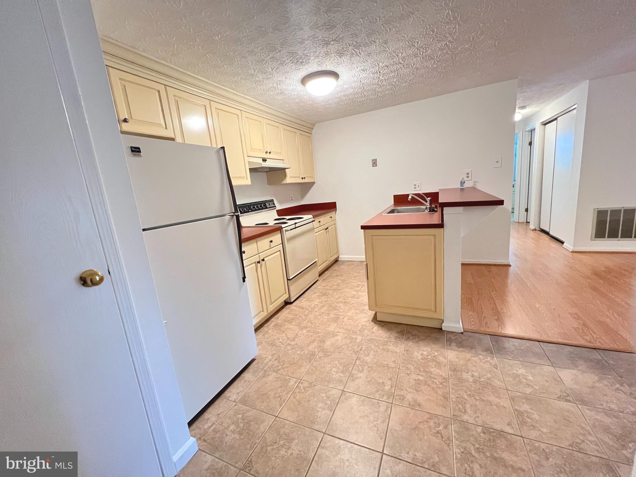 CLARY'S FOREST - Residential Lease