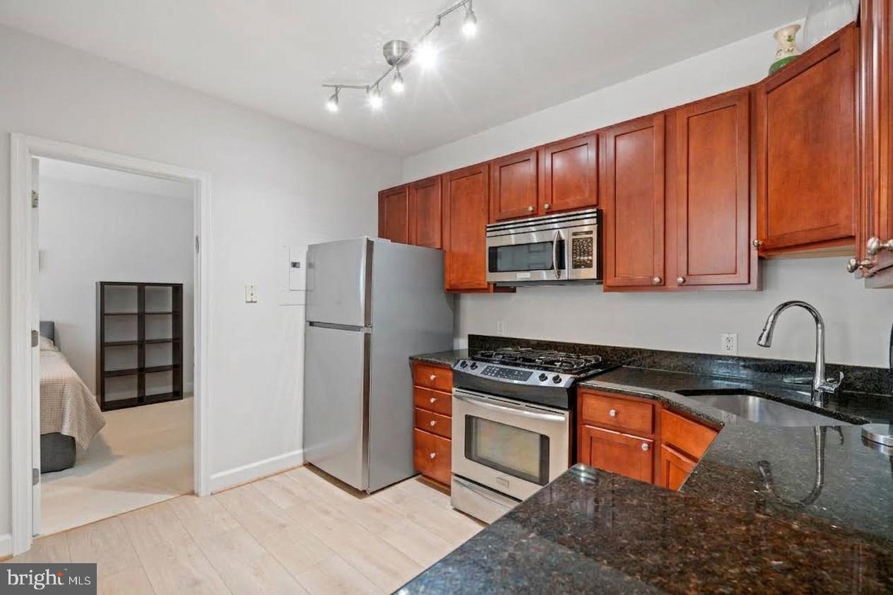 1418 W NW 403