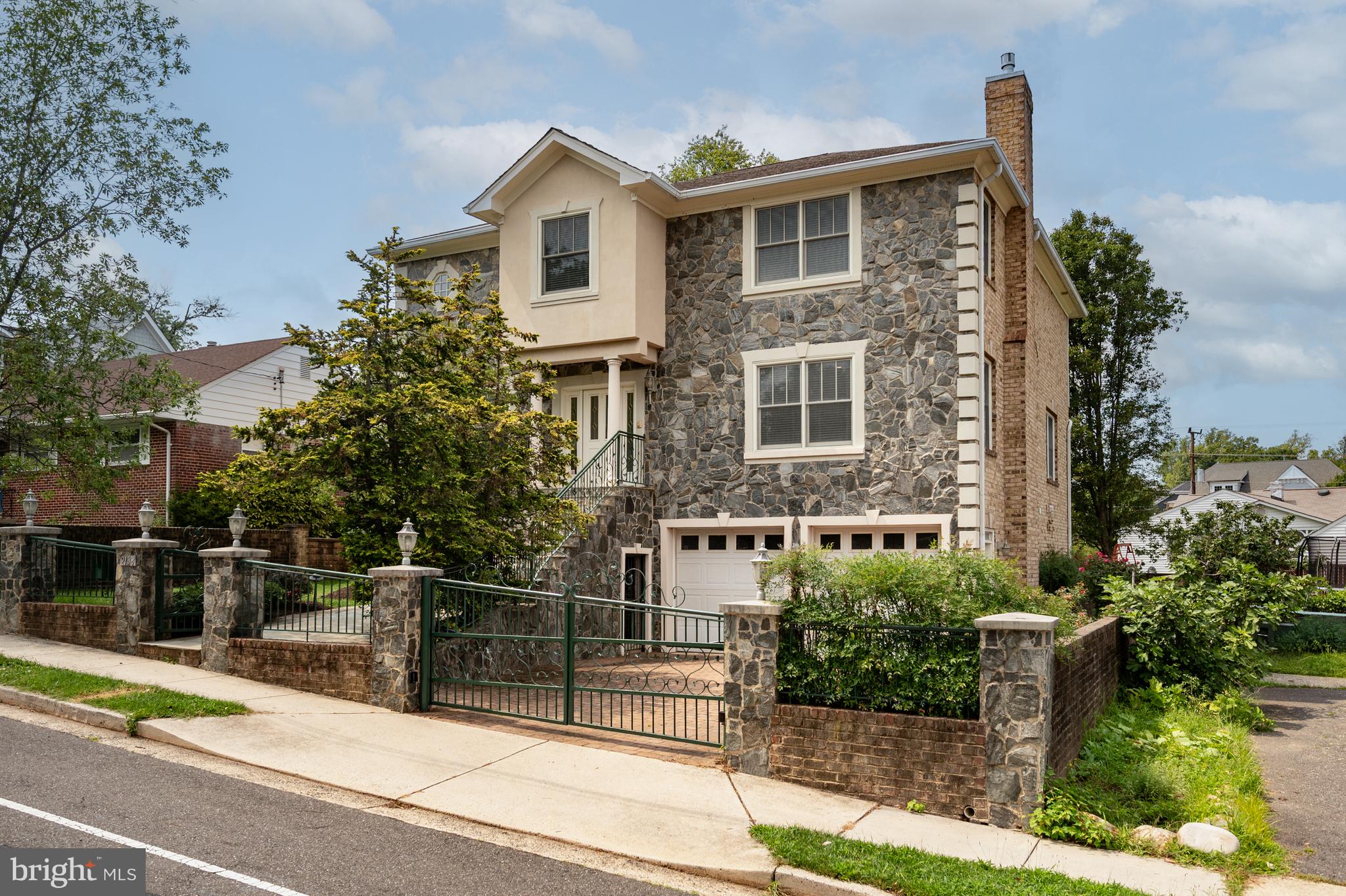 2138 PATRICK HENRY DRIVE