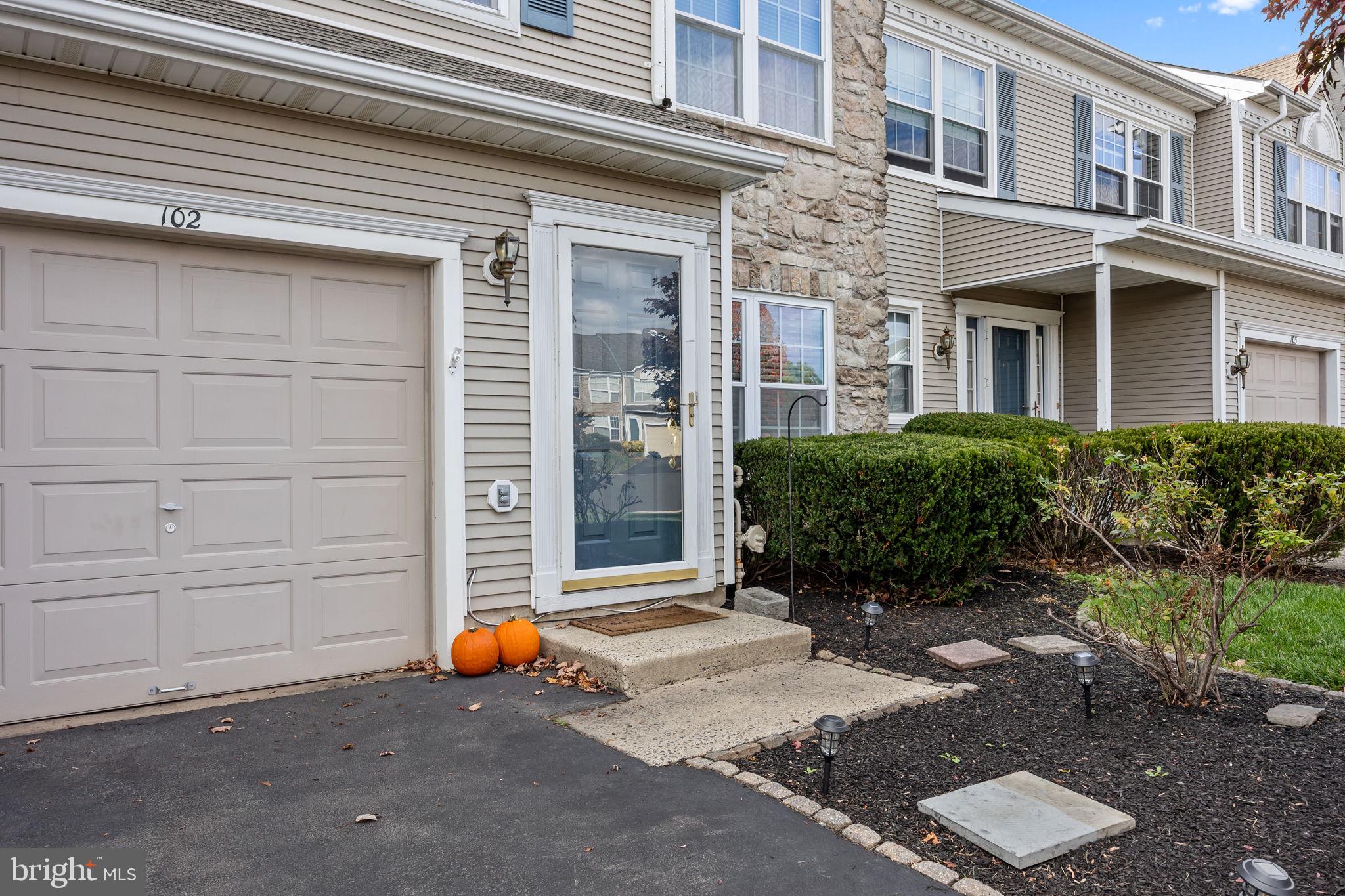 102 BROADLEAF PLACE
